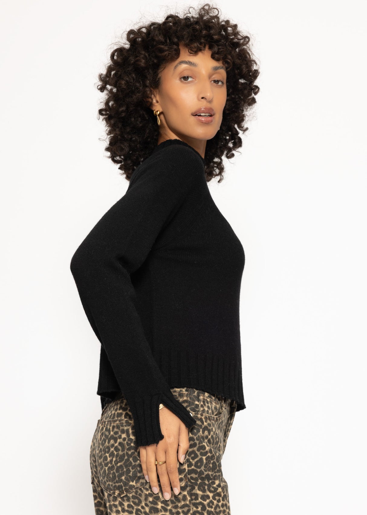 Pullover mit Stehkragen und Ärmelschlitzen - schwarz