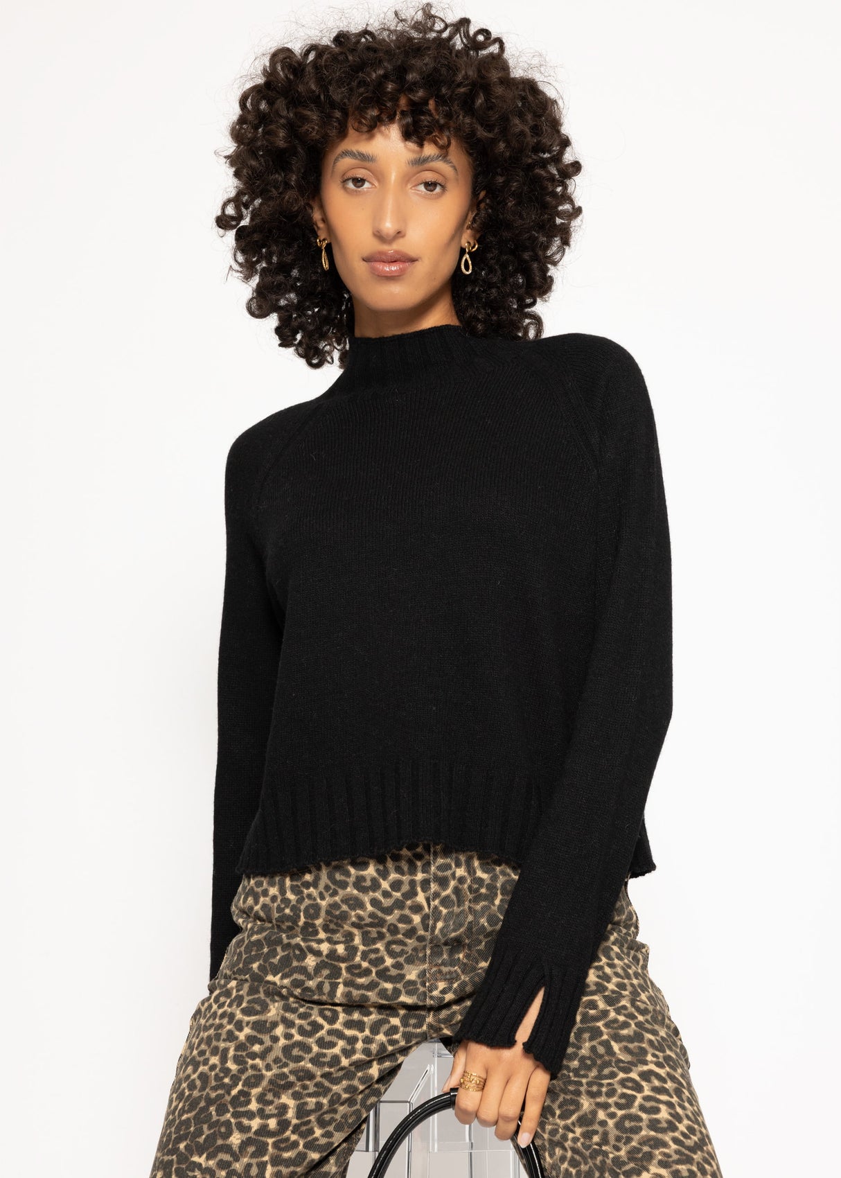 Pullover mit Stehkragen und Ärmelschlitzen - schwarz