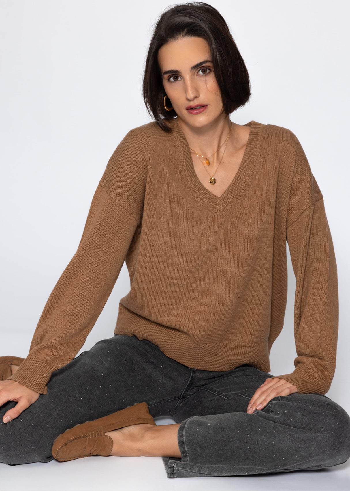 Oversize Baumwoll-Pullover mit tiefem V-Ausschnitt - braun