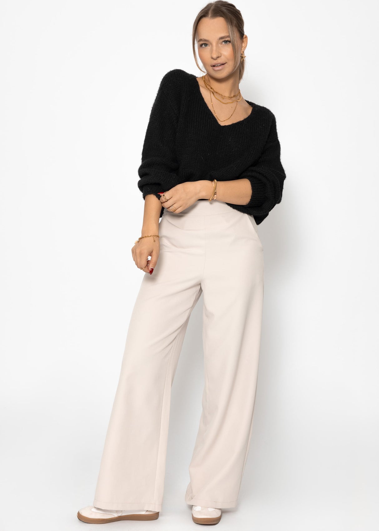 V-neck sweater - black