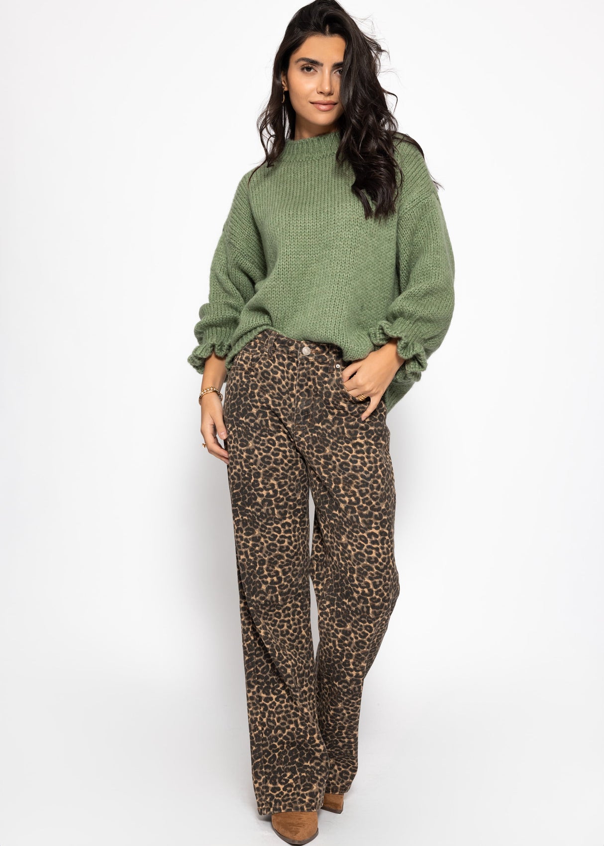 Sweater with flounce sleeves - sage green