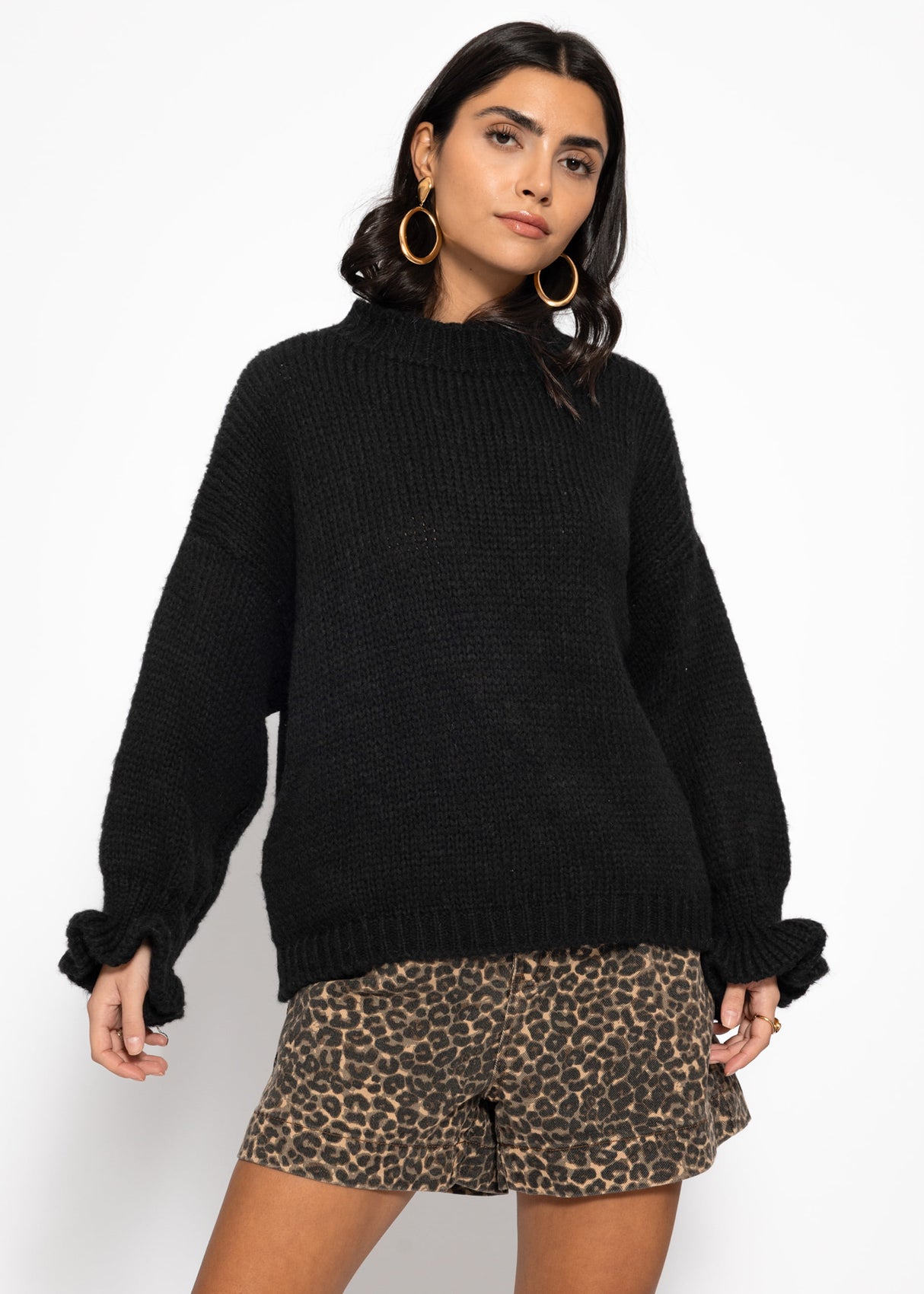 Sweater with flounce sleeves - black