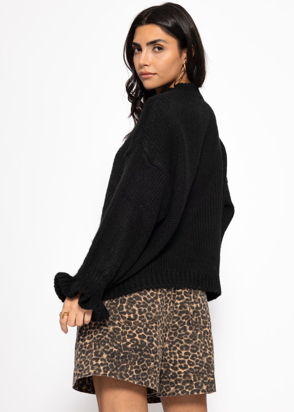 Sweater with flounce sleeves - black