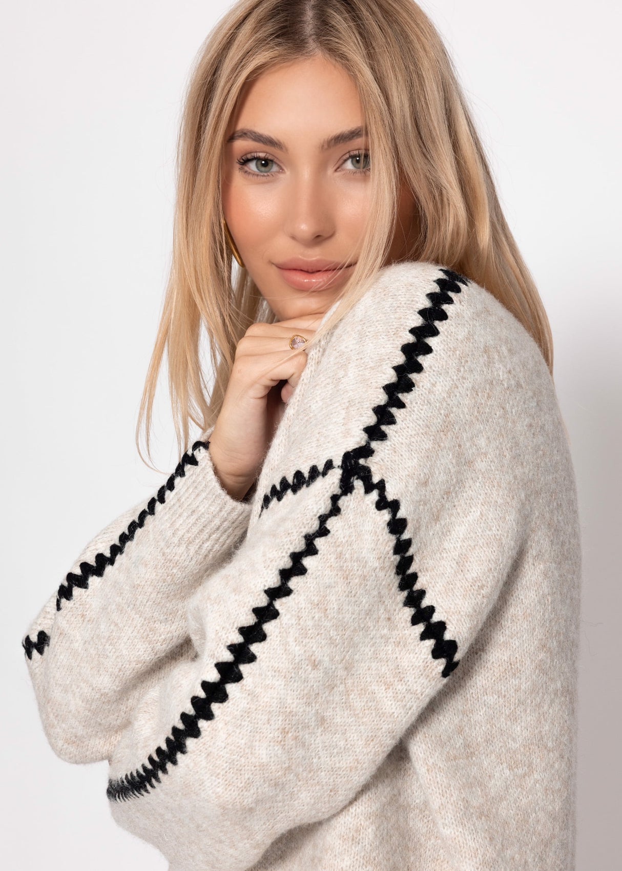 Pullover mit Ziernähten - beige