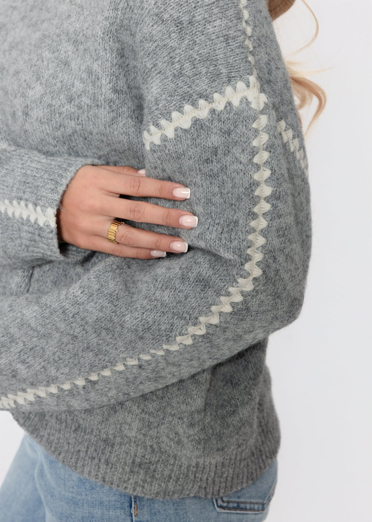 Jumper with decorative stitching and wool blend - grey