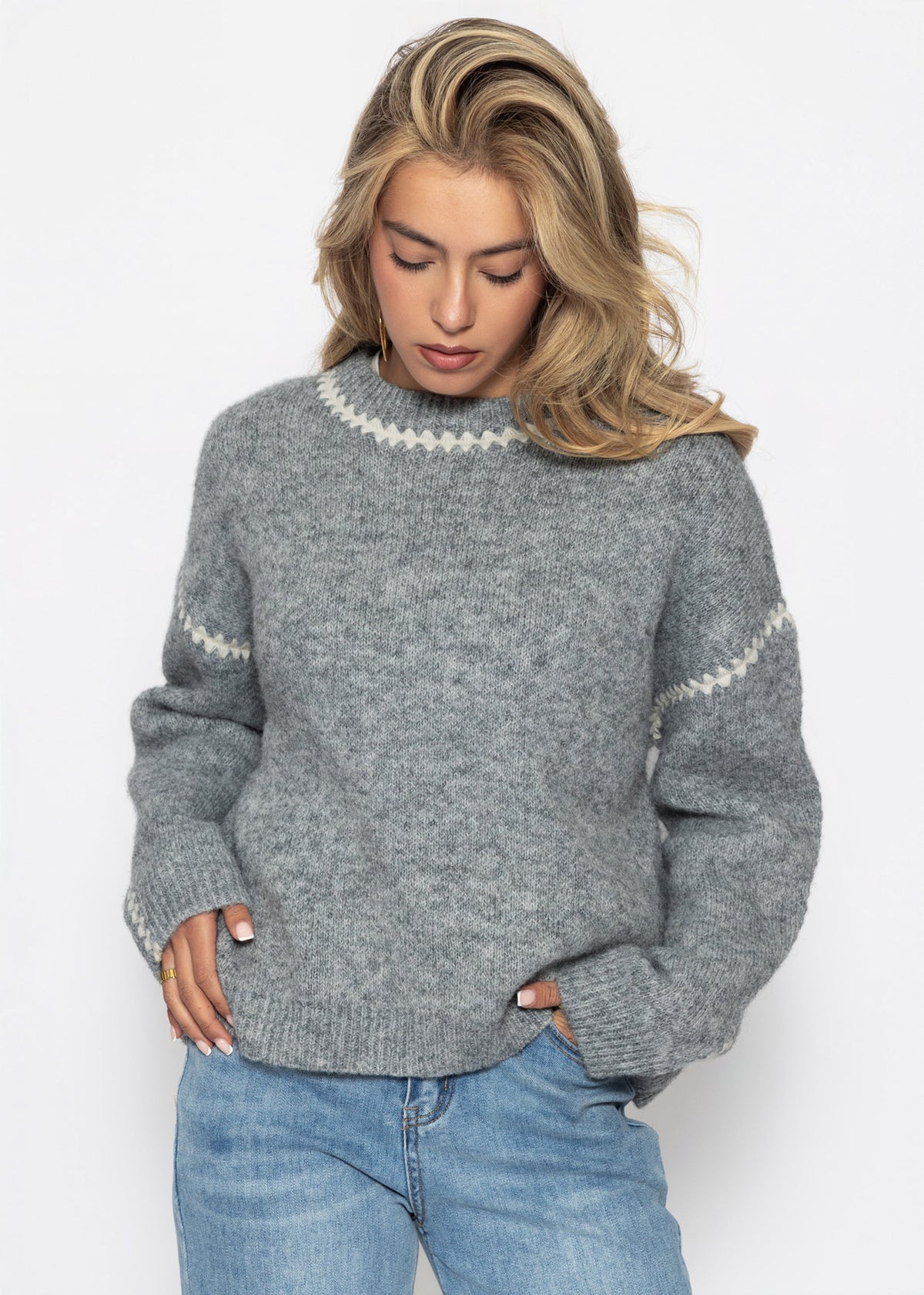 Jumper with decorative stitching and wool blend - grey