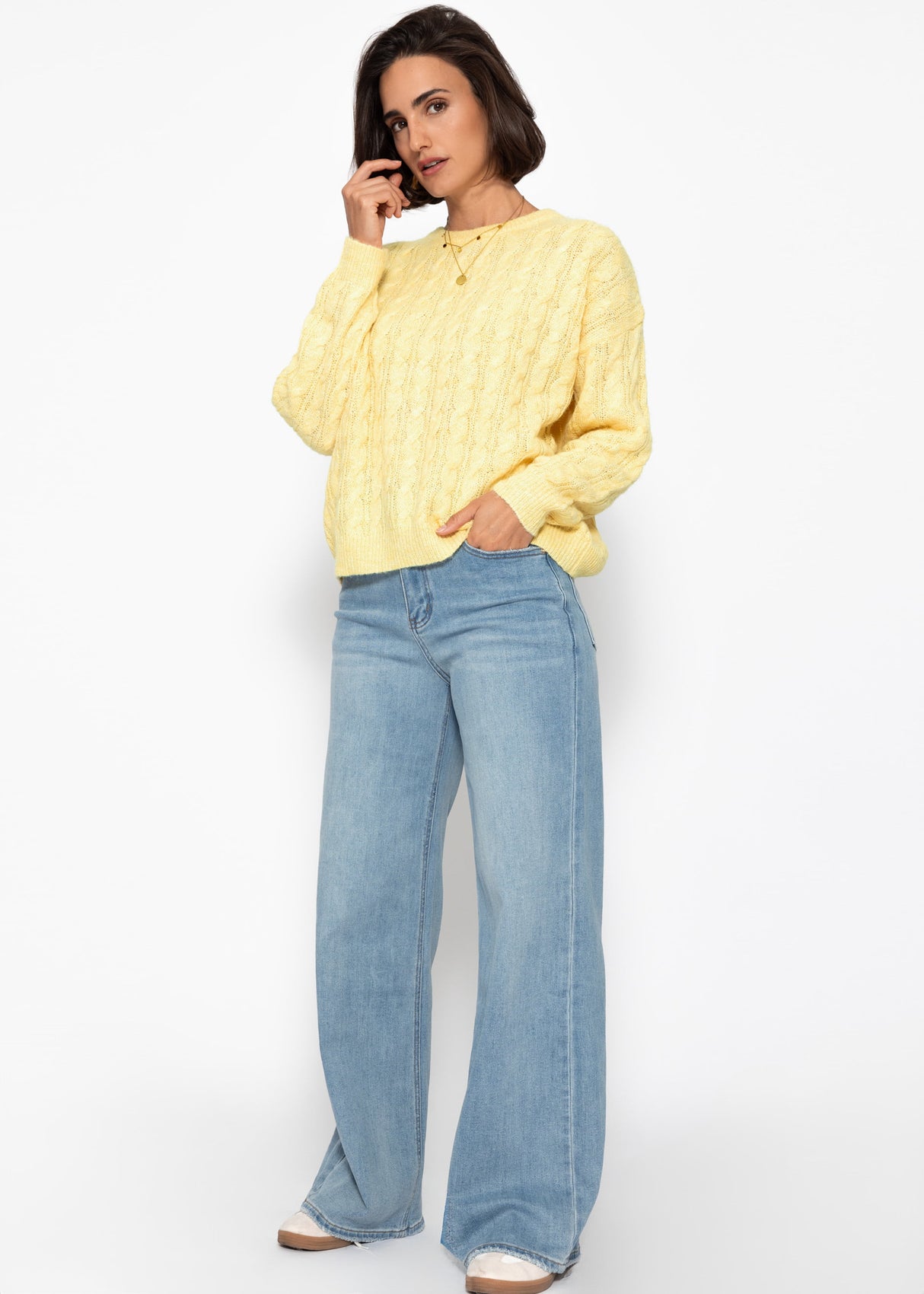 Sweater with a cable pattern - yellow