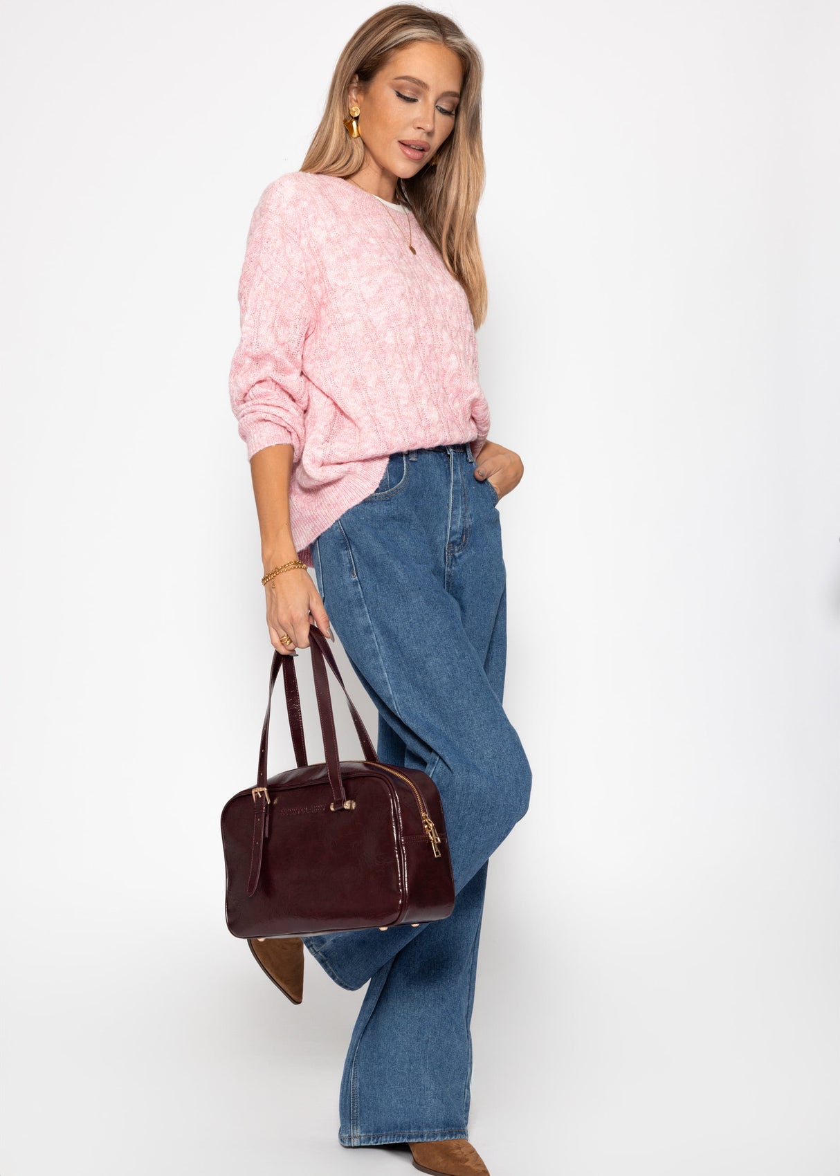 Pullover with a cable pattern - light pink