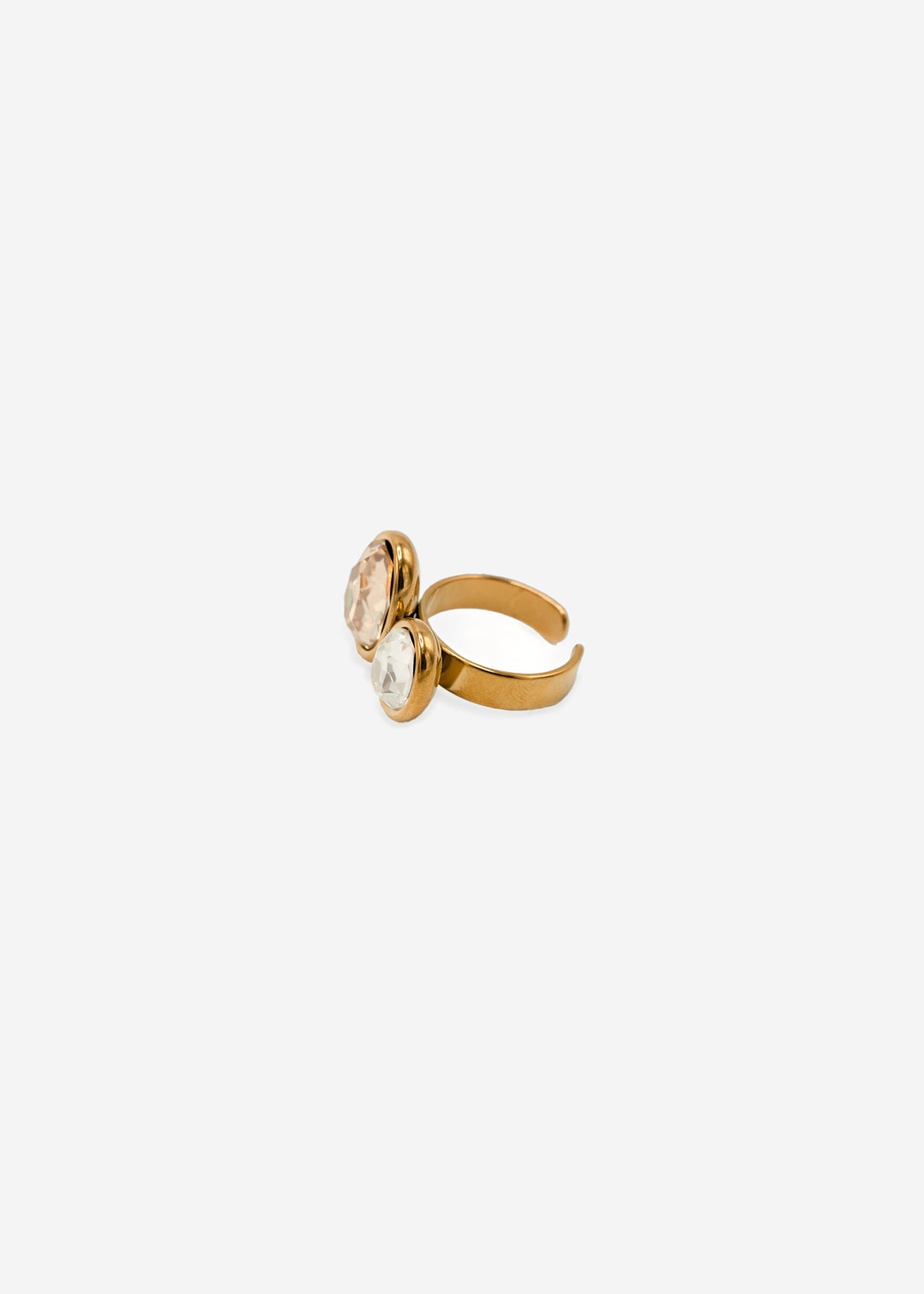 Ring mit 2 hellen Schmucksteinen - gold