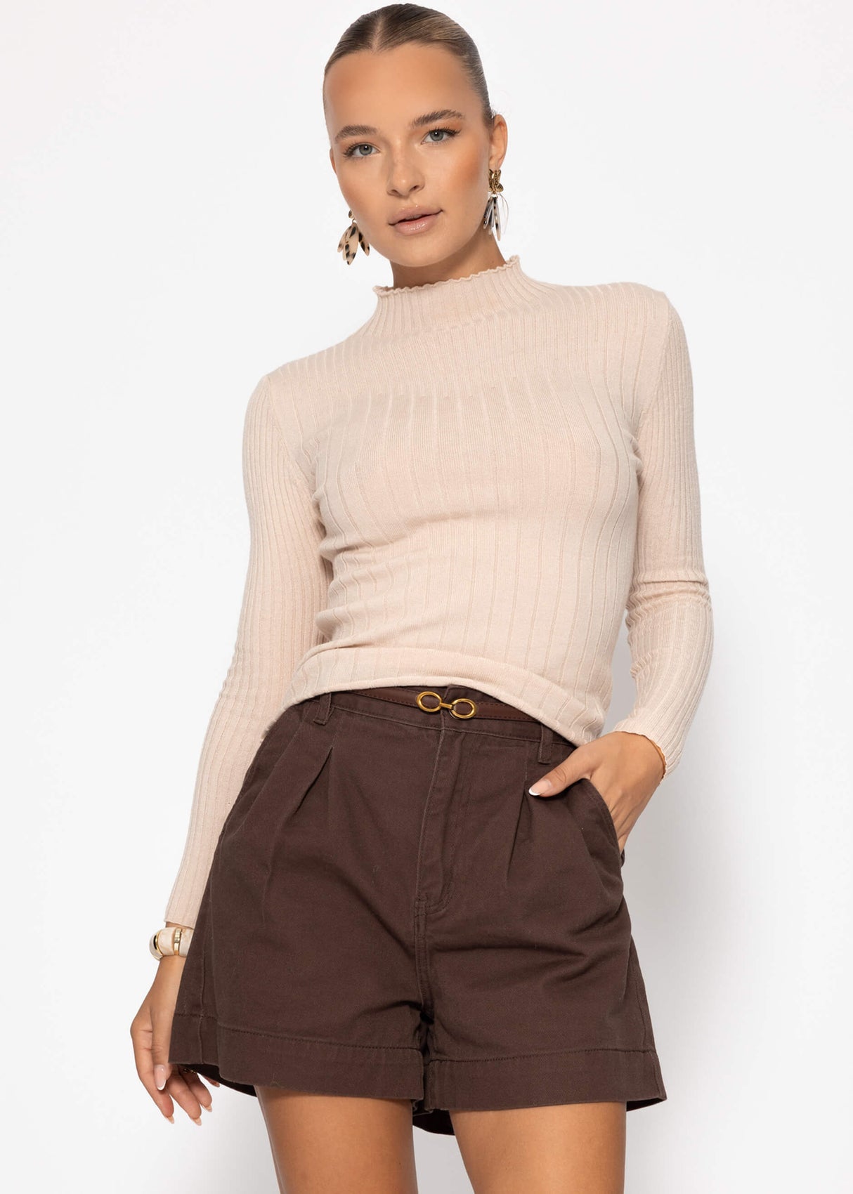 Rib knitting sweater with stand -up collar - beige