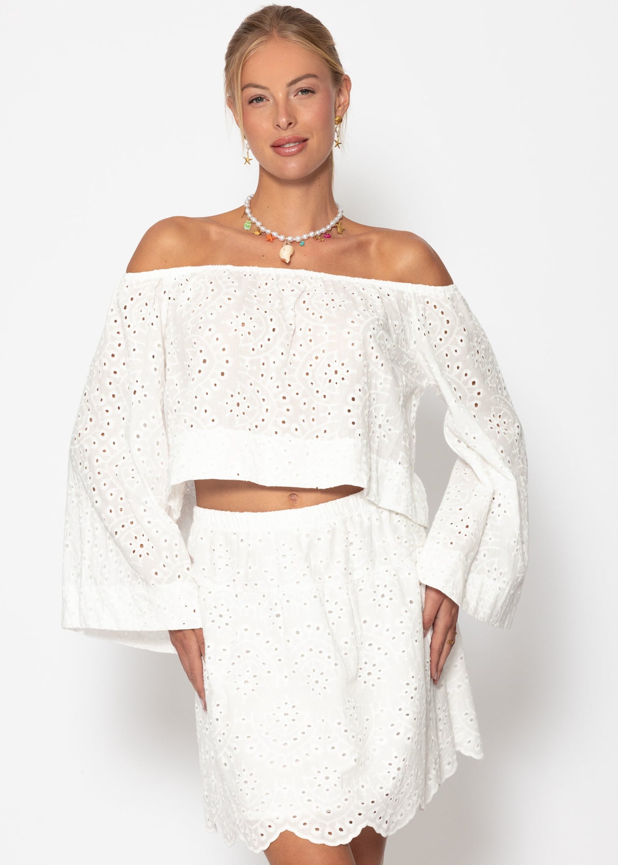 Rock mit Lochstickerei - weiß