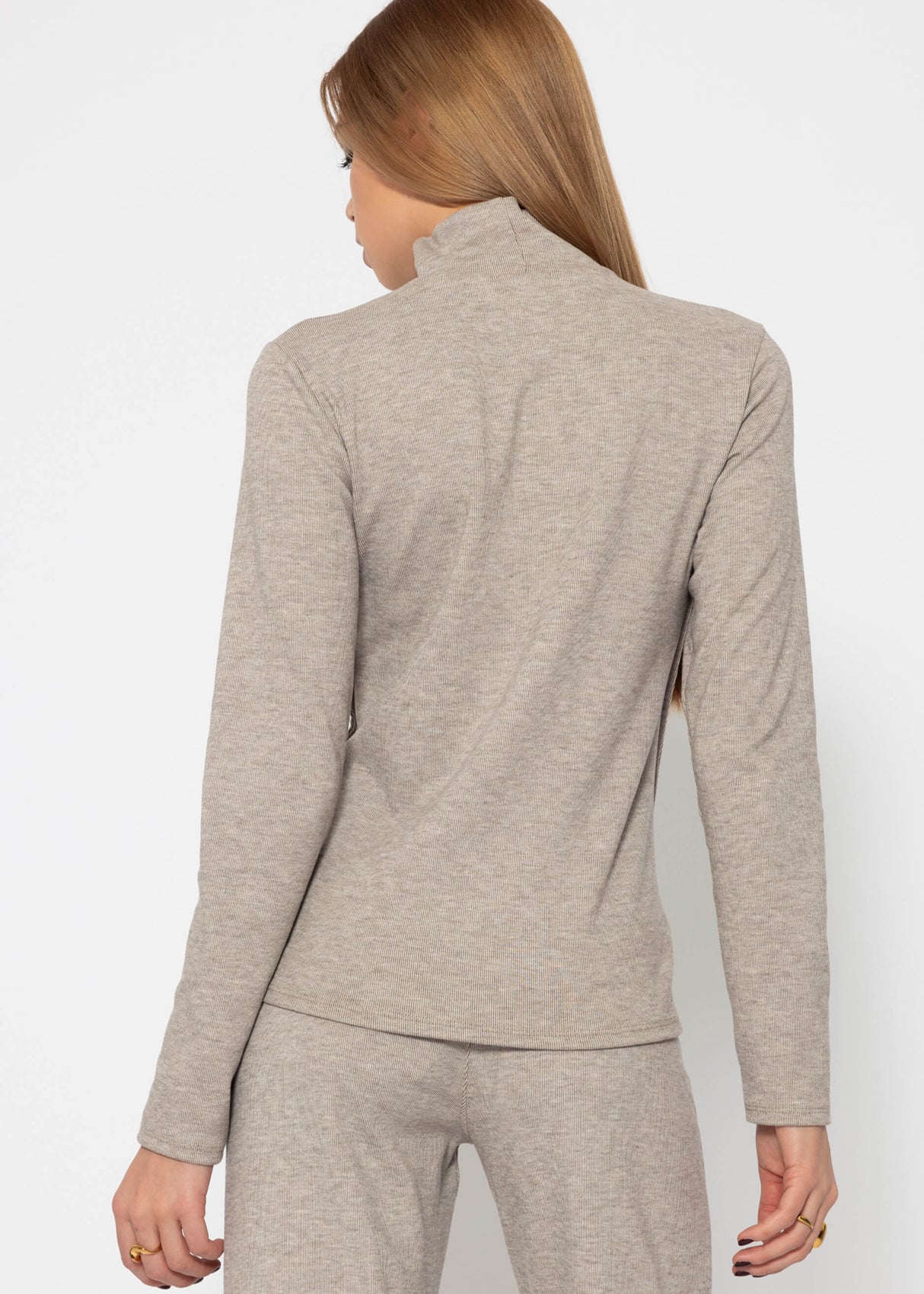 Turtleneck shirt with decorative seams - mottled taupe