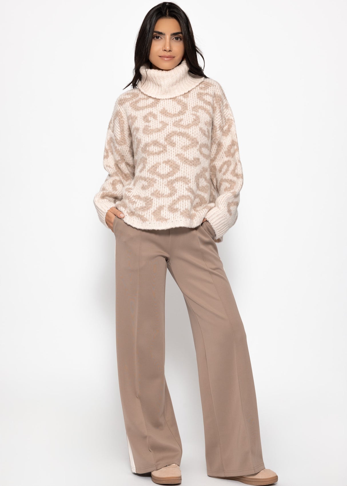 Turtleneck sweater with leopard print - beige