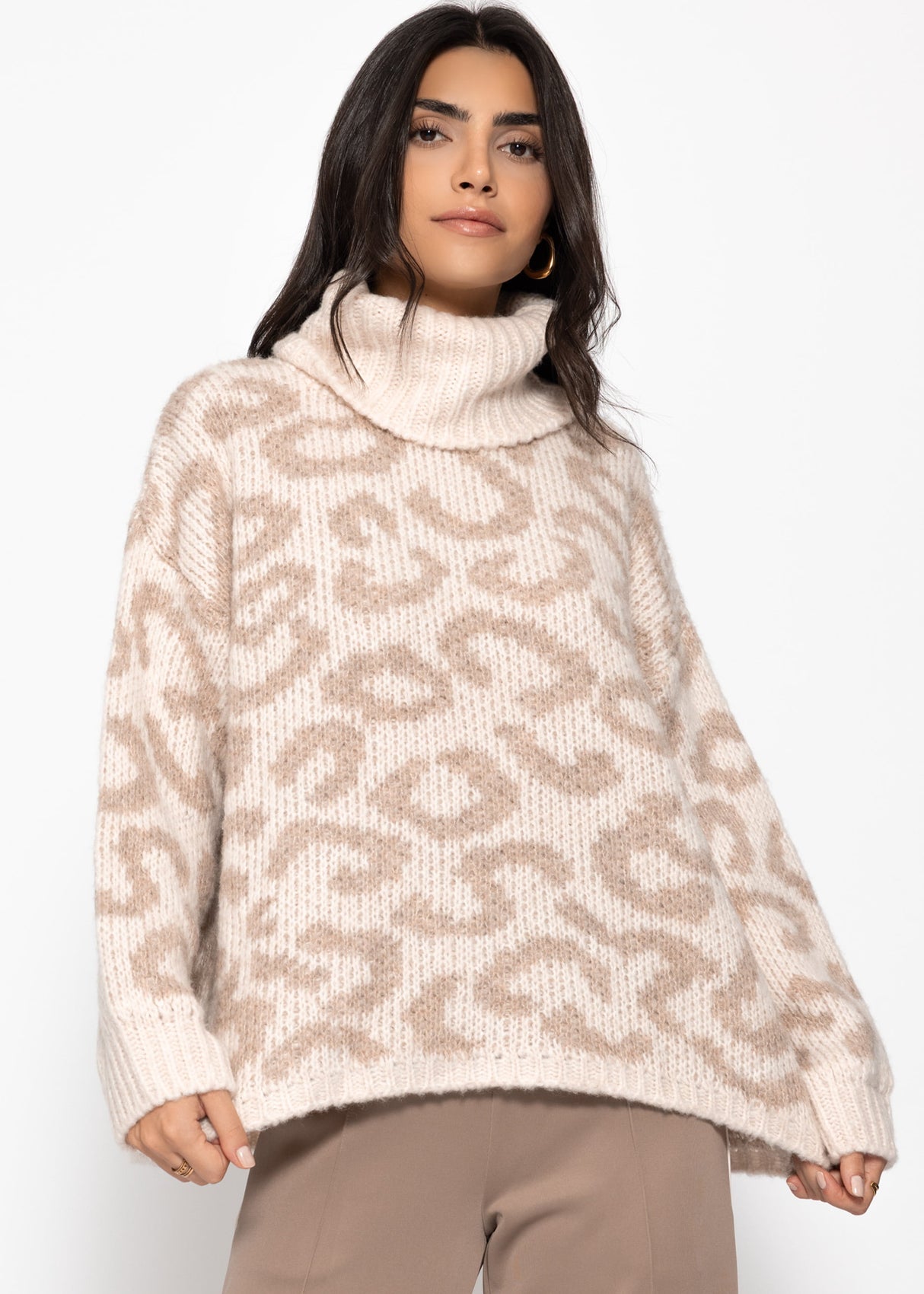 Turtleneck sweater with leopard print - beige