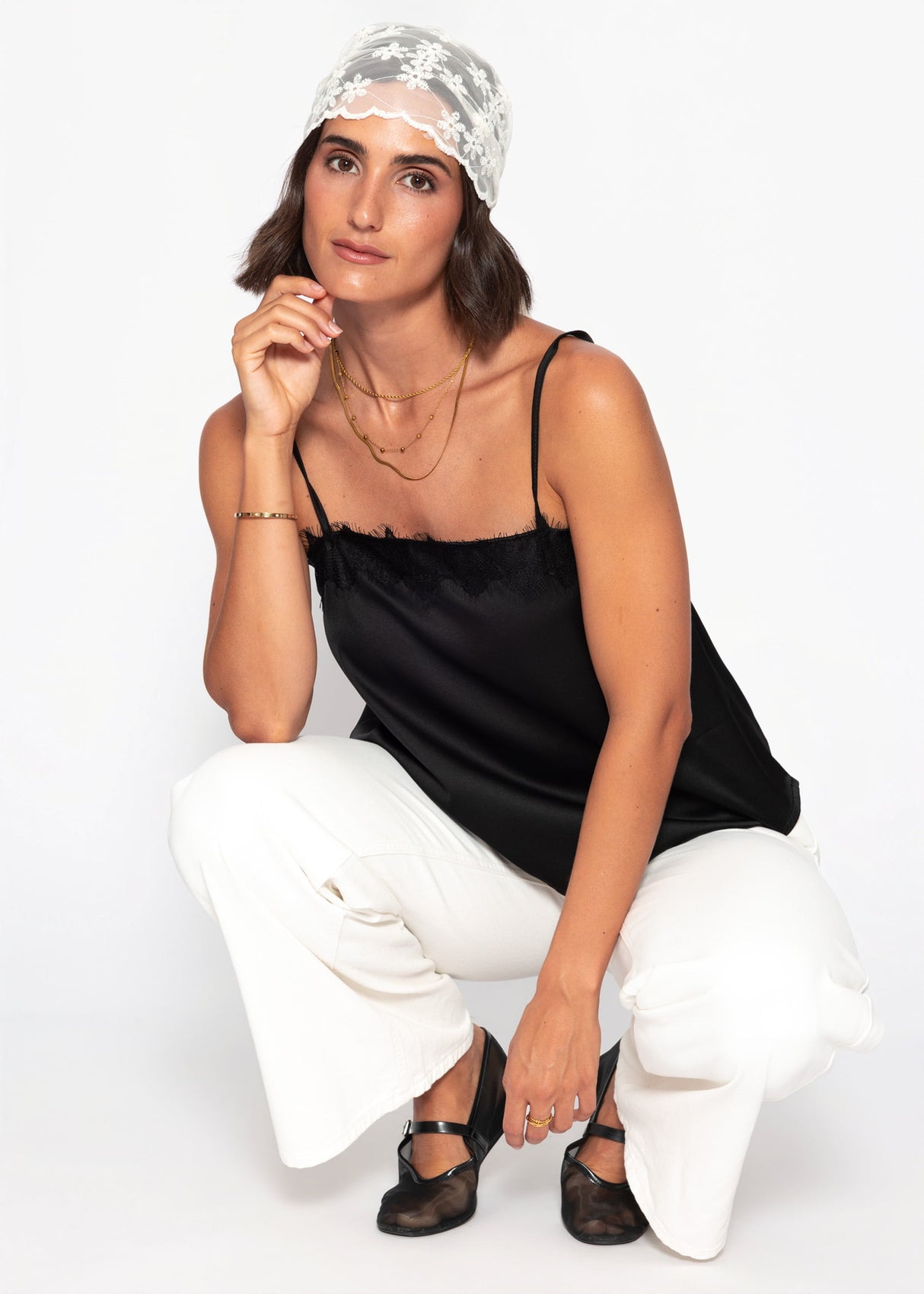 Satin Top mit Spitze - schwarz