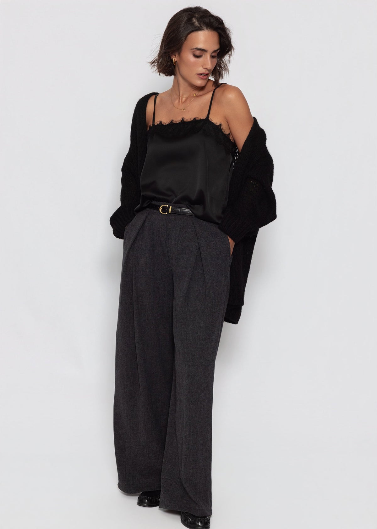 Satin Top mit Spitze - schwarz