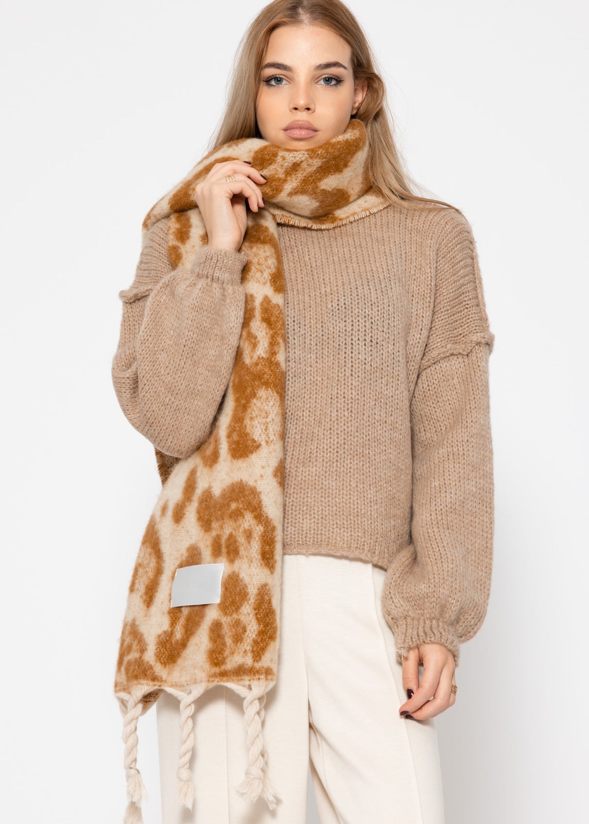 Scarf with leopard print - camel