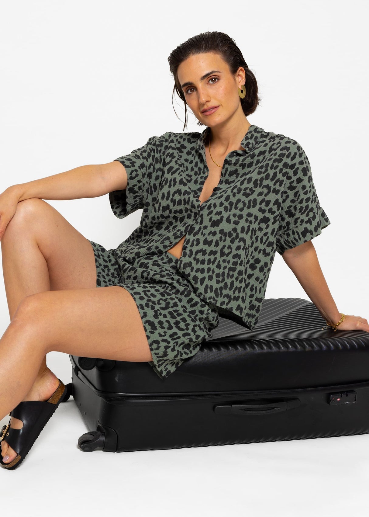 Muslin shorts with leopard print - khaki