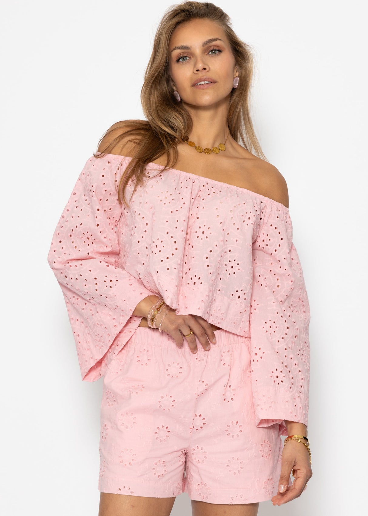 Shorts mit Lochstickerei - rosa