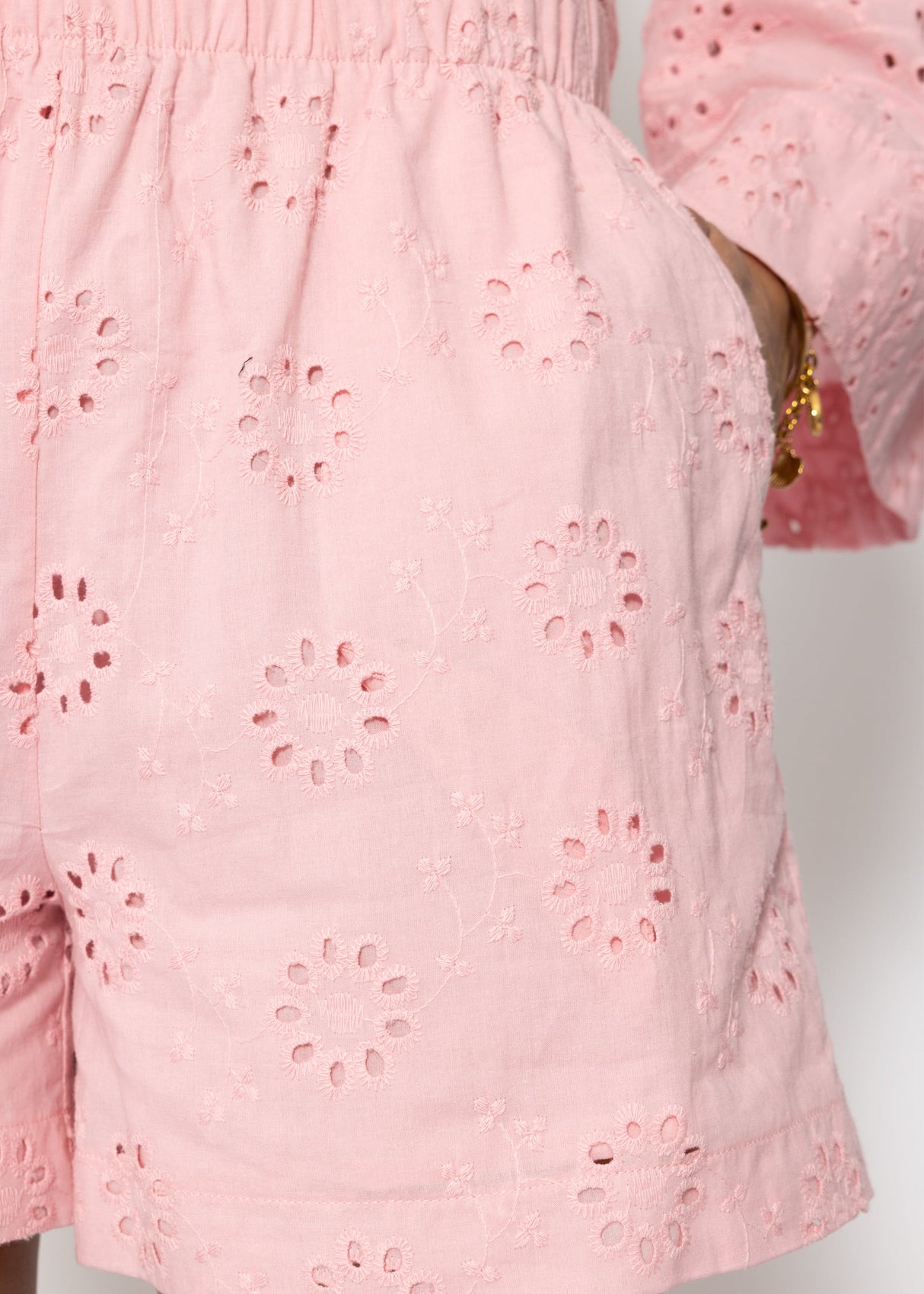 Shorts mit Lochstickerei - rosa