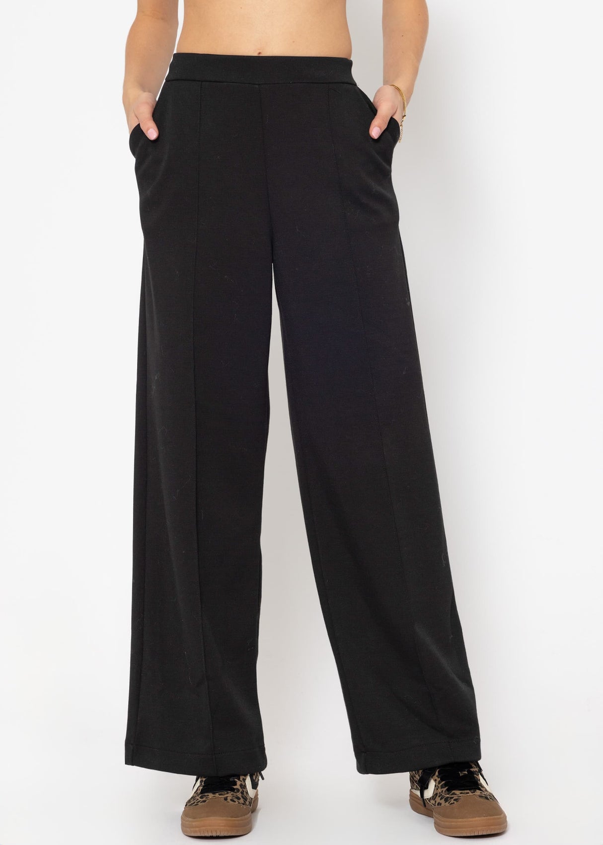 Soft wide jogging pants with piping - black
