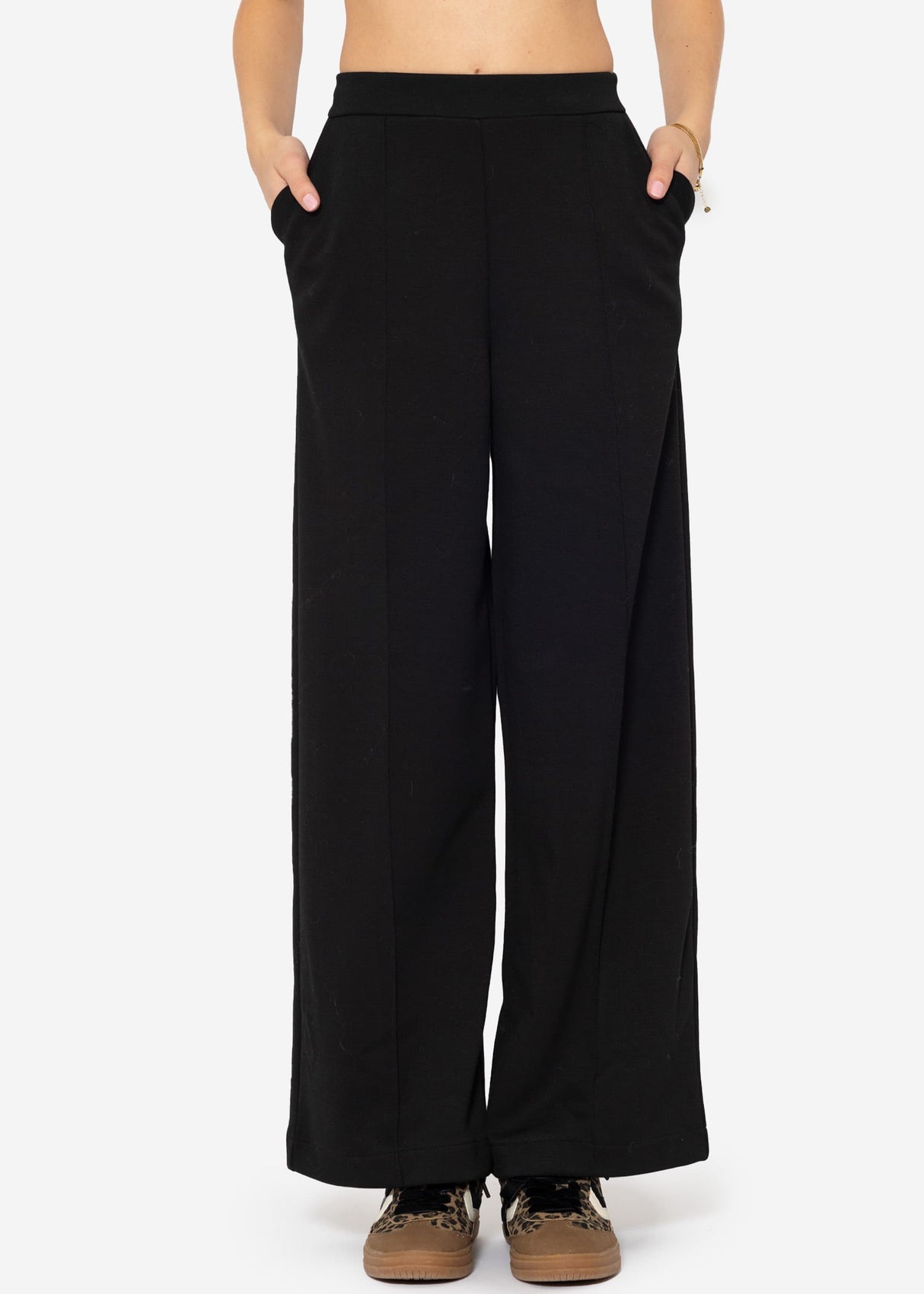 Soft wide jogging pants with piping - black