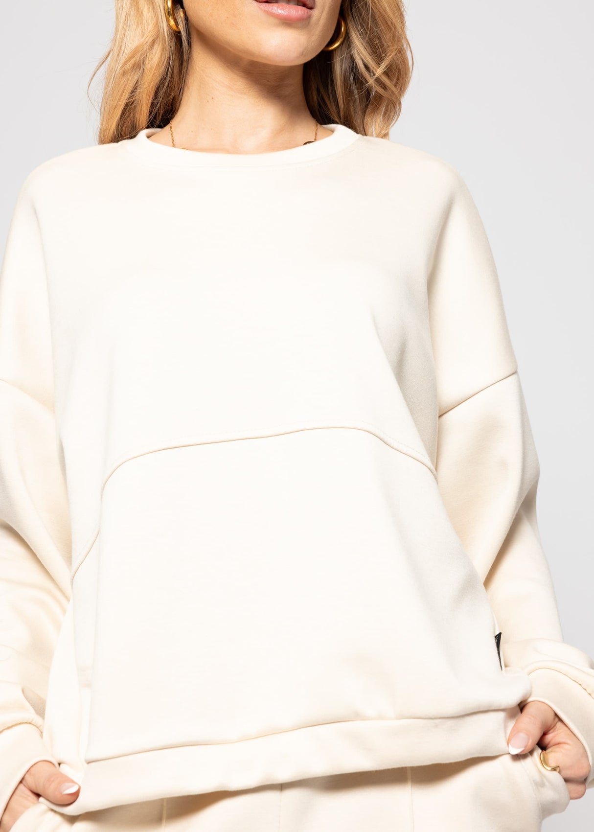 Soft sweatshirt with dividing seams - off-white