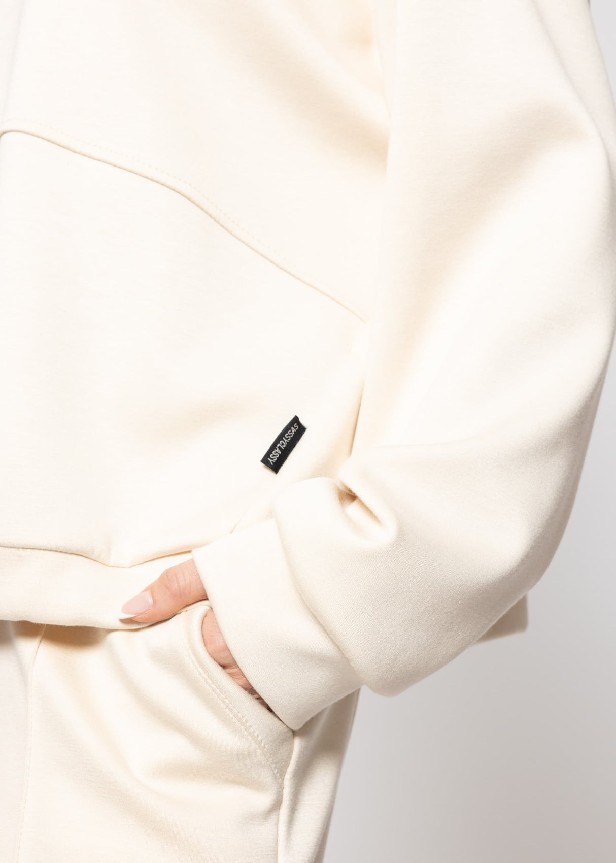 Soft sweatshirt with dividing seams - off-white