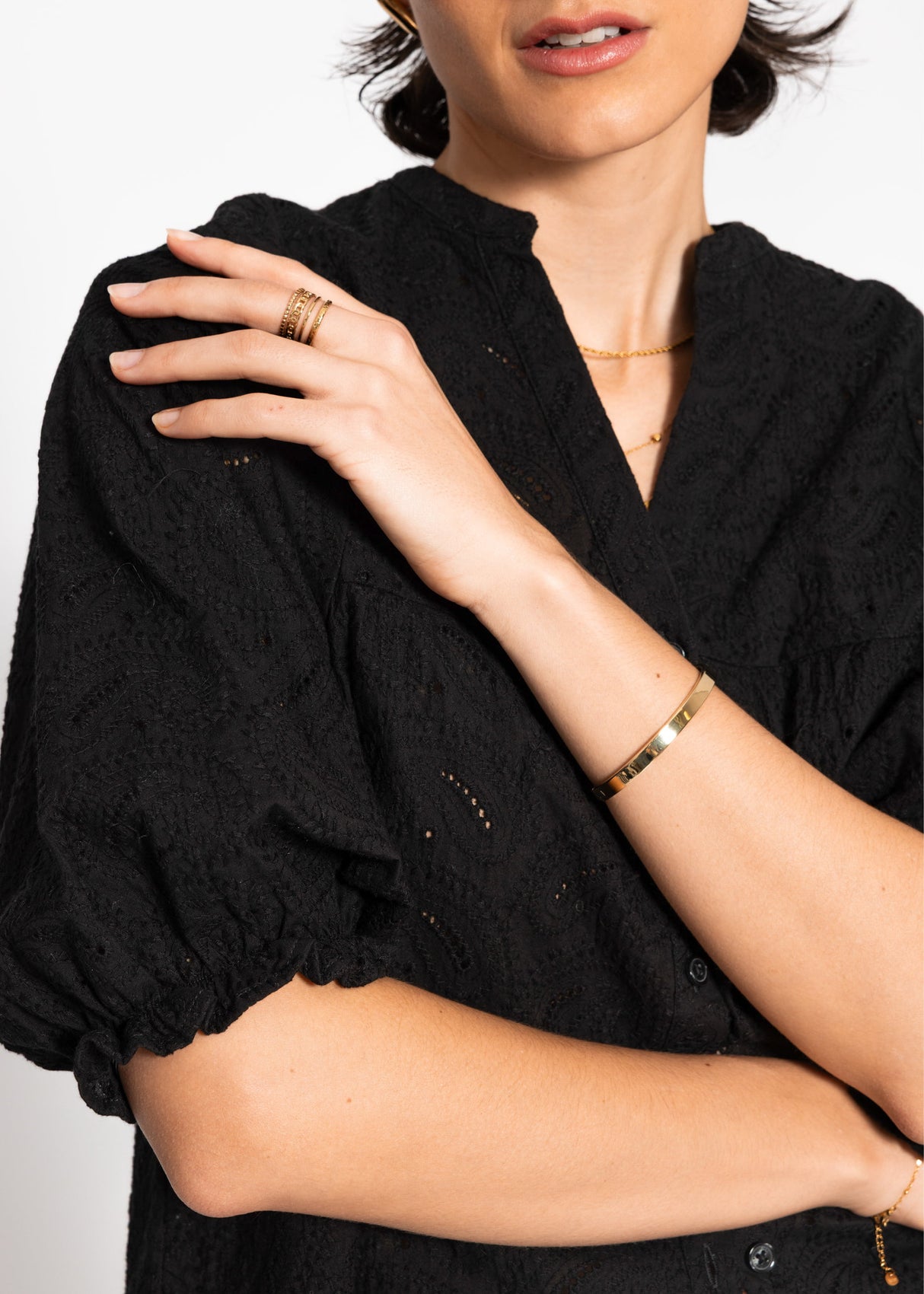 Spitzen Bluse mit kurzen Ballonärmeln - schwarz