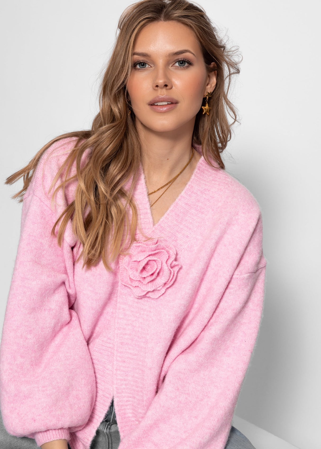 Strickjacke mit Blumenapplikation - rosa