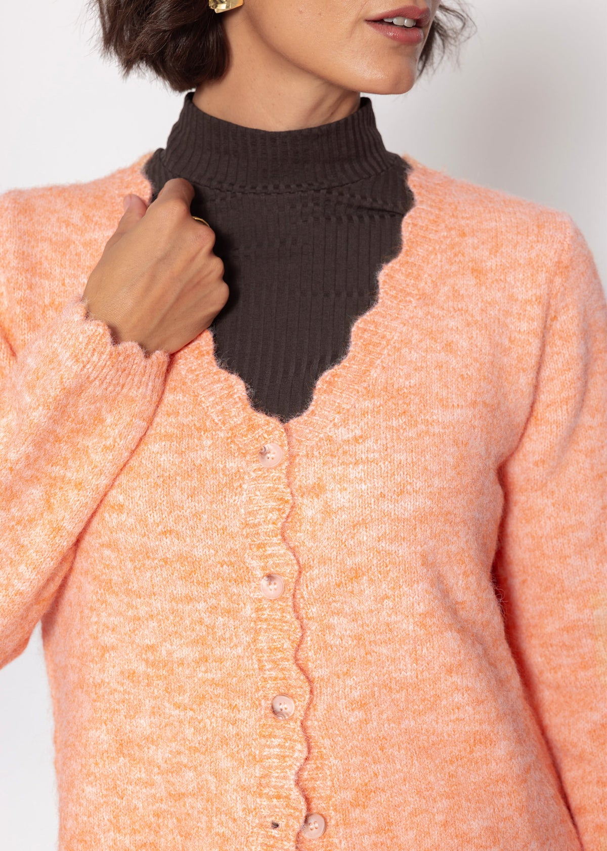 Strickjacke mit Bogenkante - koralle