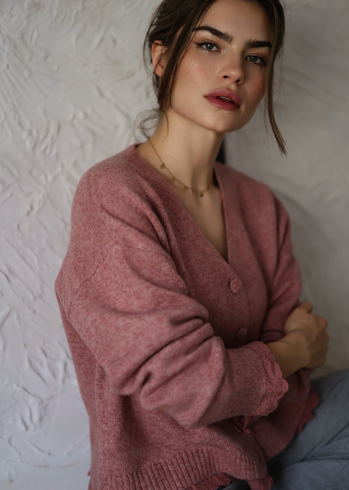 Strickjacke mit Lochstickerei - mauve