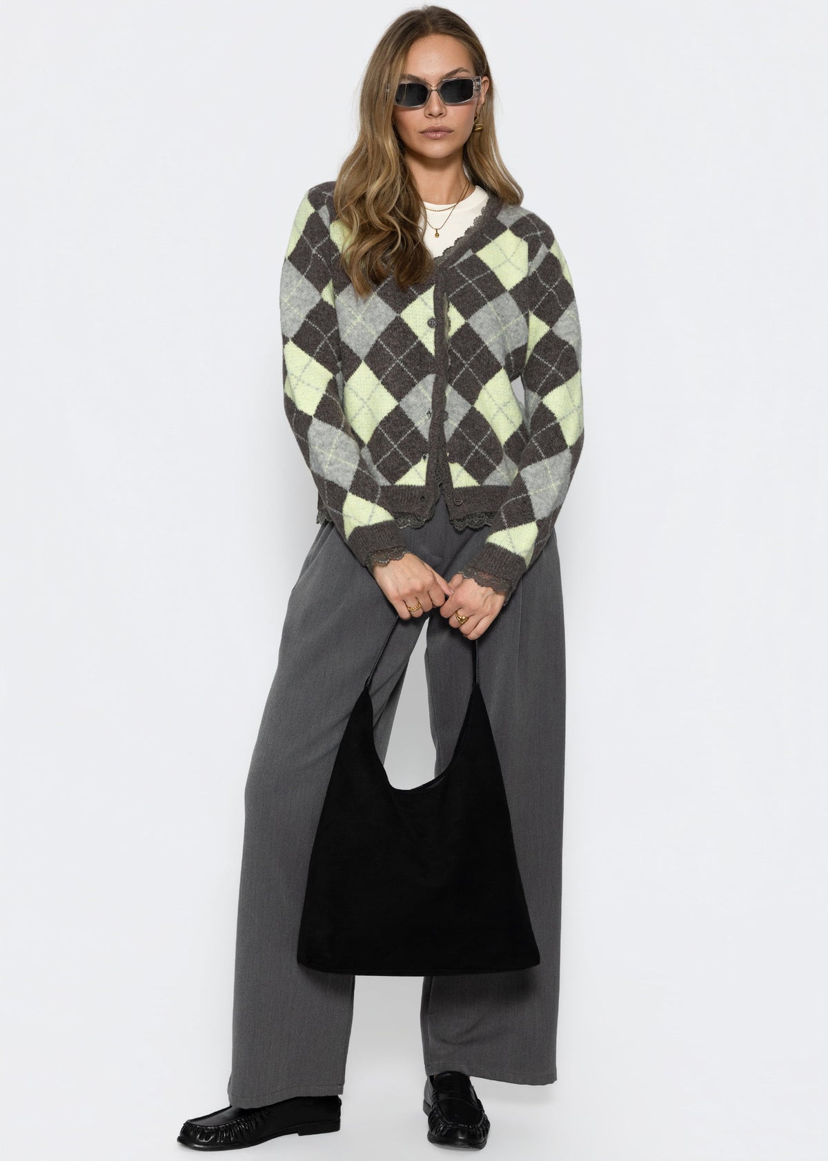 Strickjacke mit Rautenmuster und Spitzenborte - grau