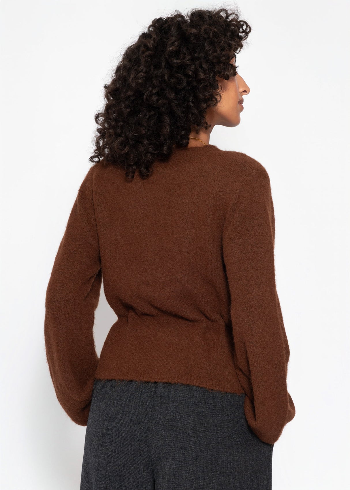 Strickjacke mit verstellbarem Kordelzug - braun