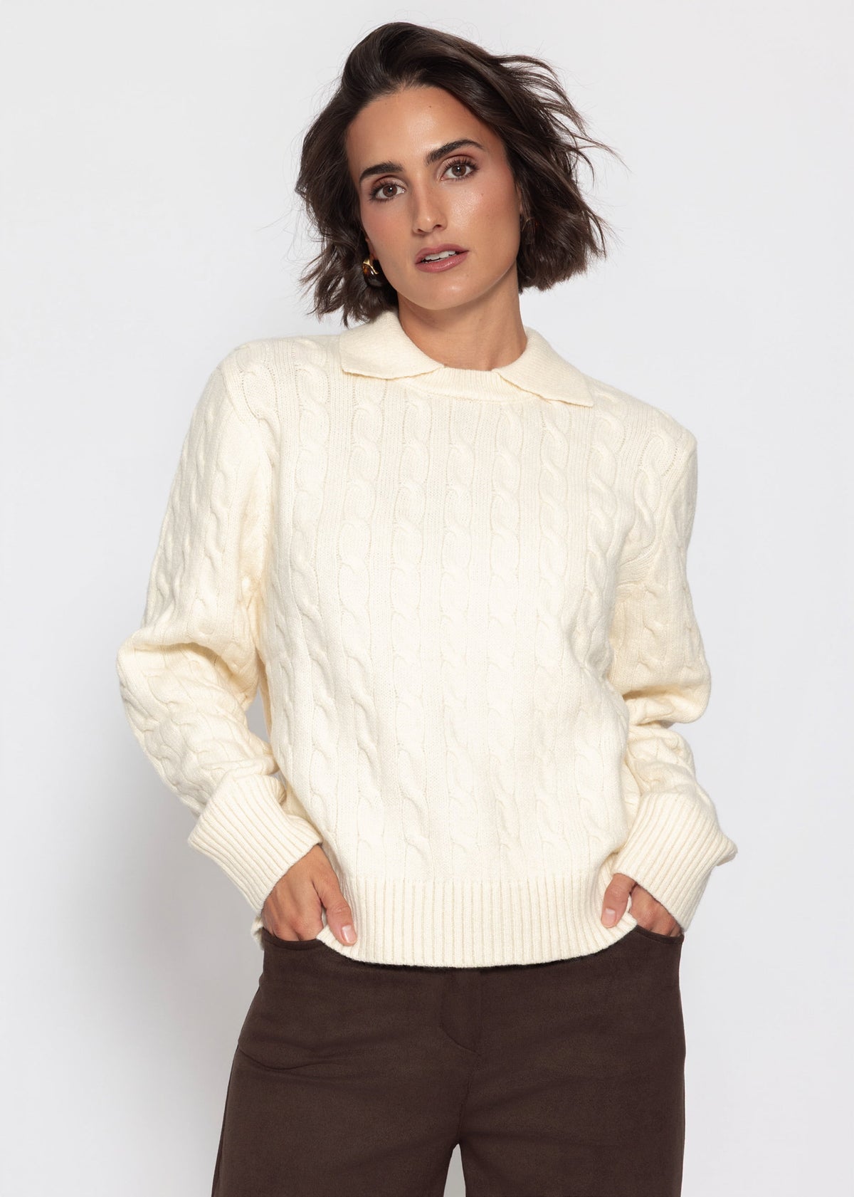 Strickpullover mit Zopfmuster und Kragen - offwhite