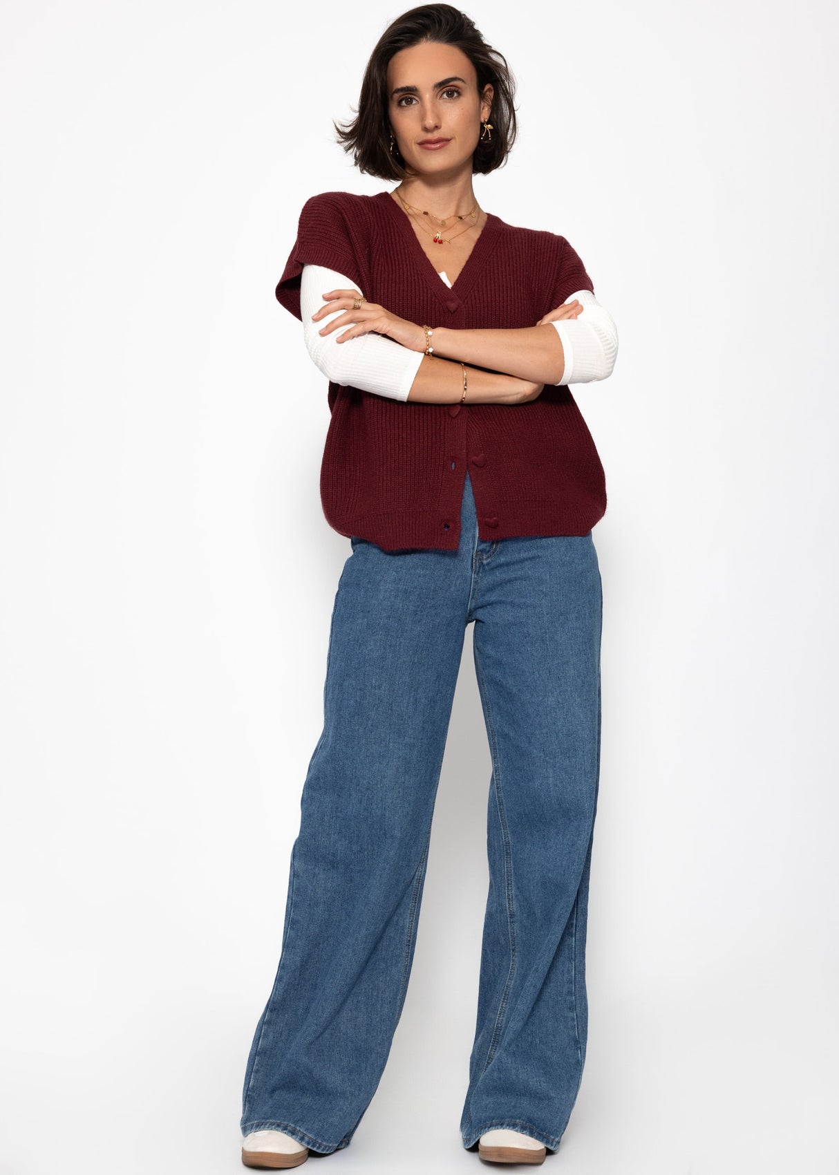 Strickweste mit Herzknöpfen - burgundy