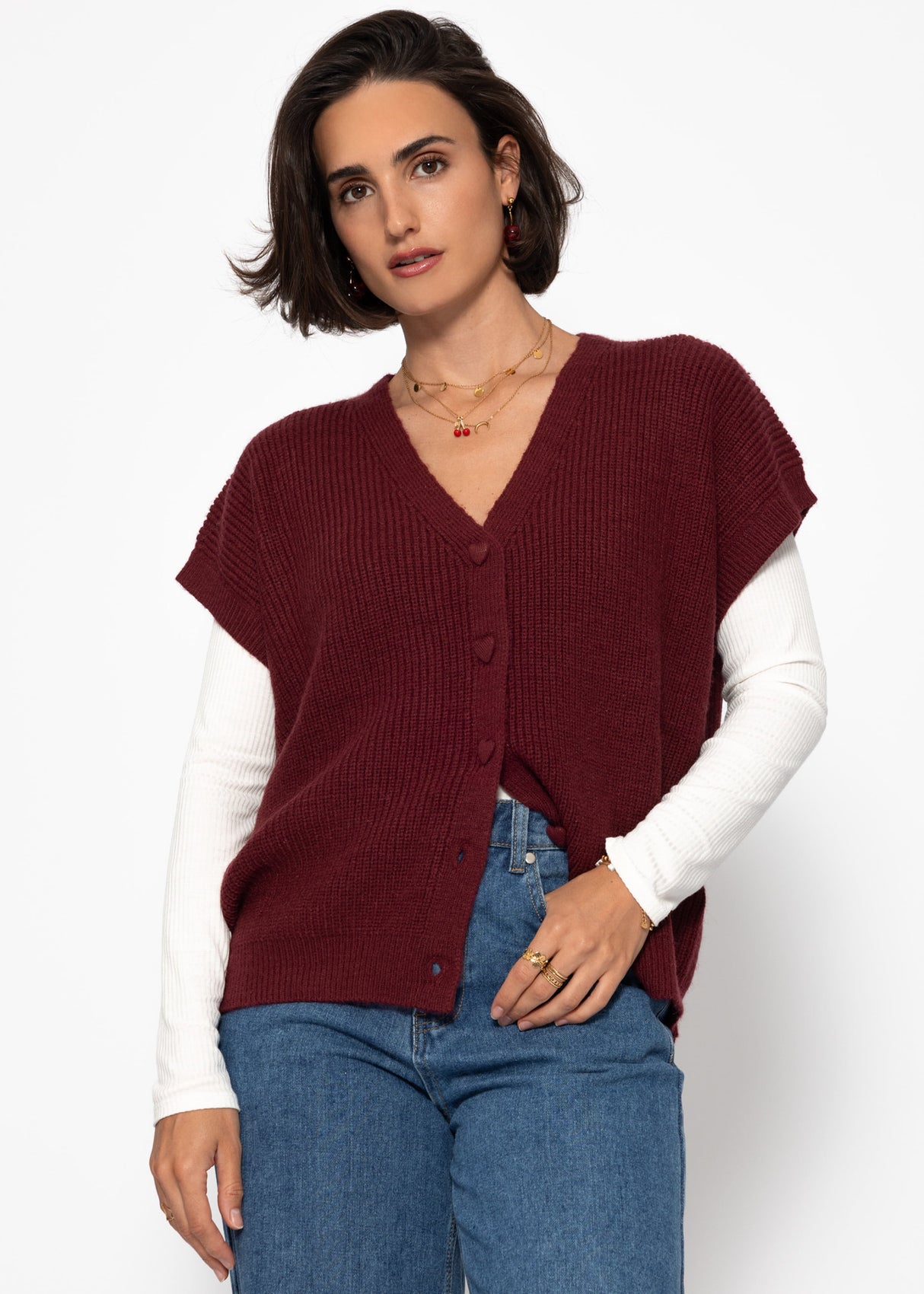 Strickweste mit Herzknöpfen - burgundy