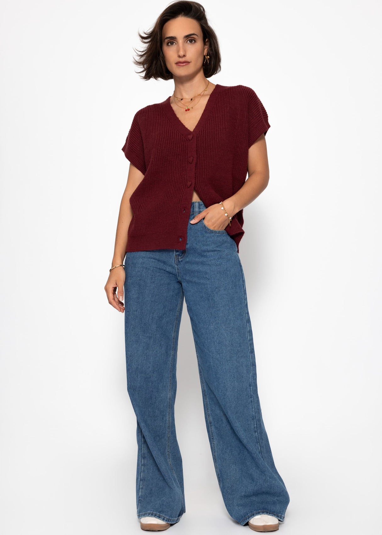 Strickweste mit Herzknöpfen - burgundy