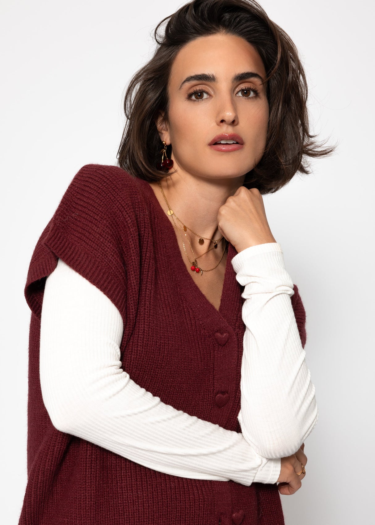 Strickweste mit Herzknöpfen - burgundy