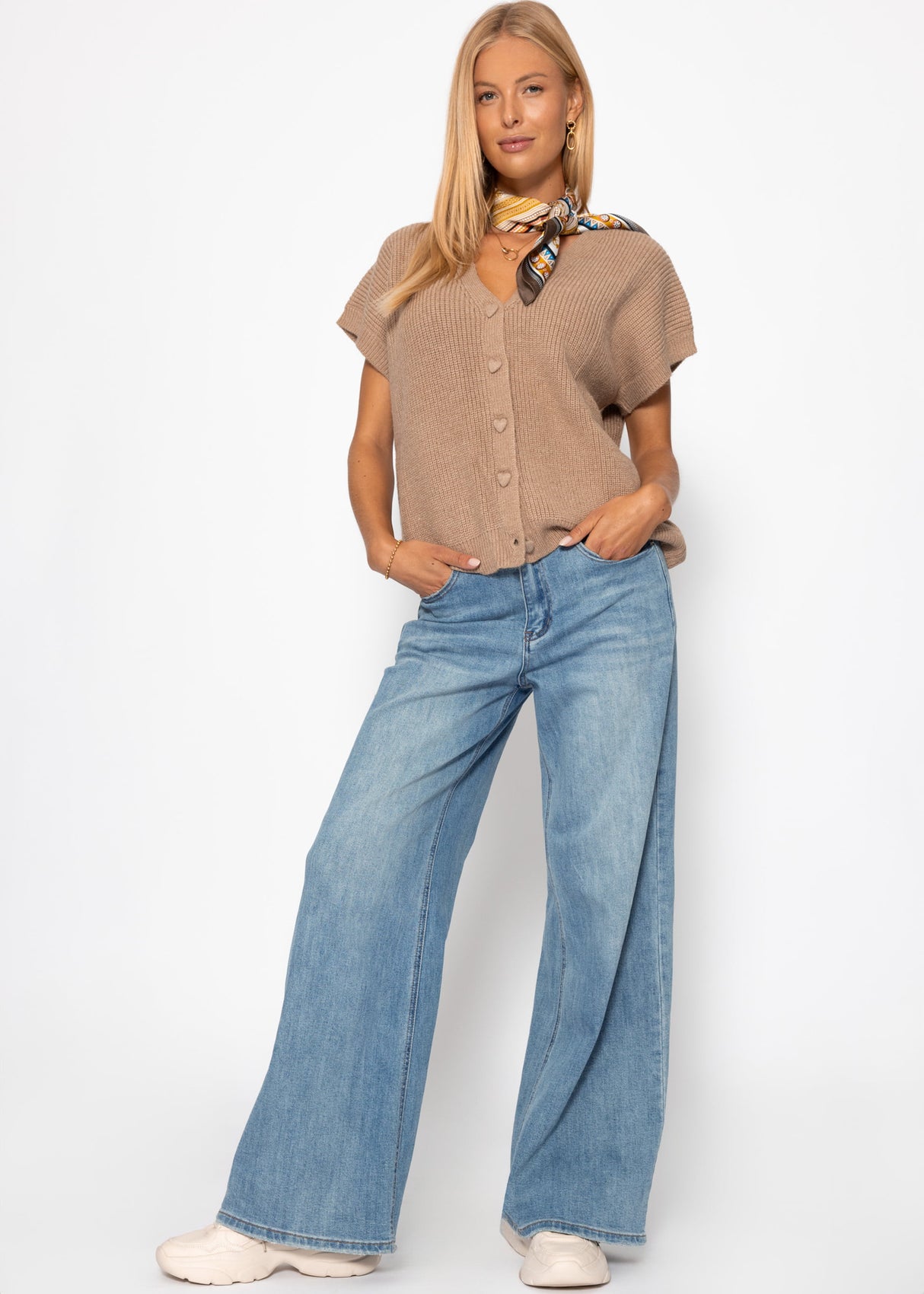 West with cardiac buttons - taupe