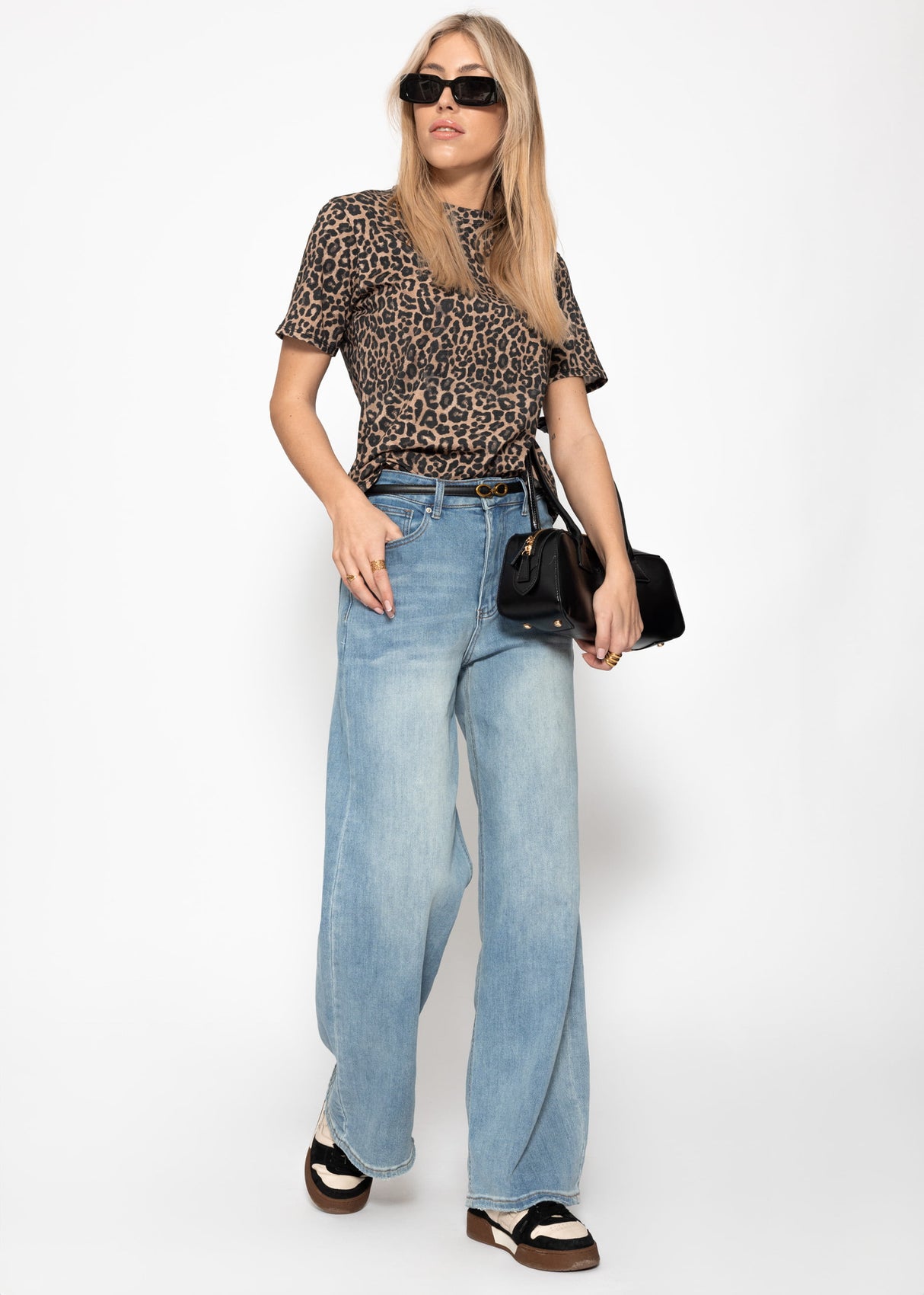 T-shirt with leopard print - brown