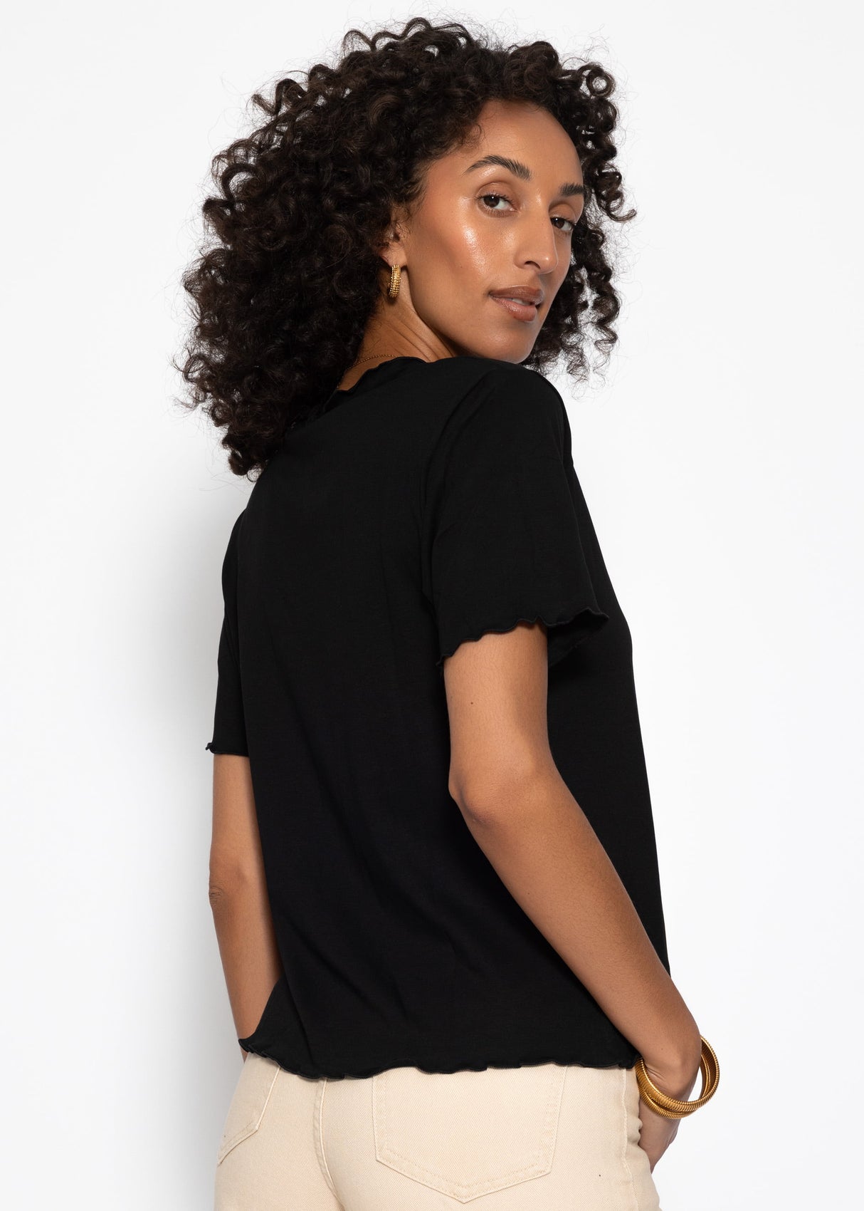 T-Shirt mit Wellenkante - schwarz