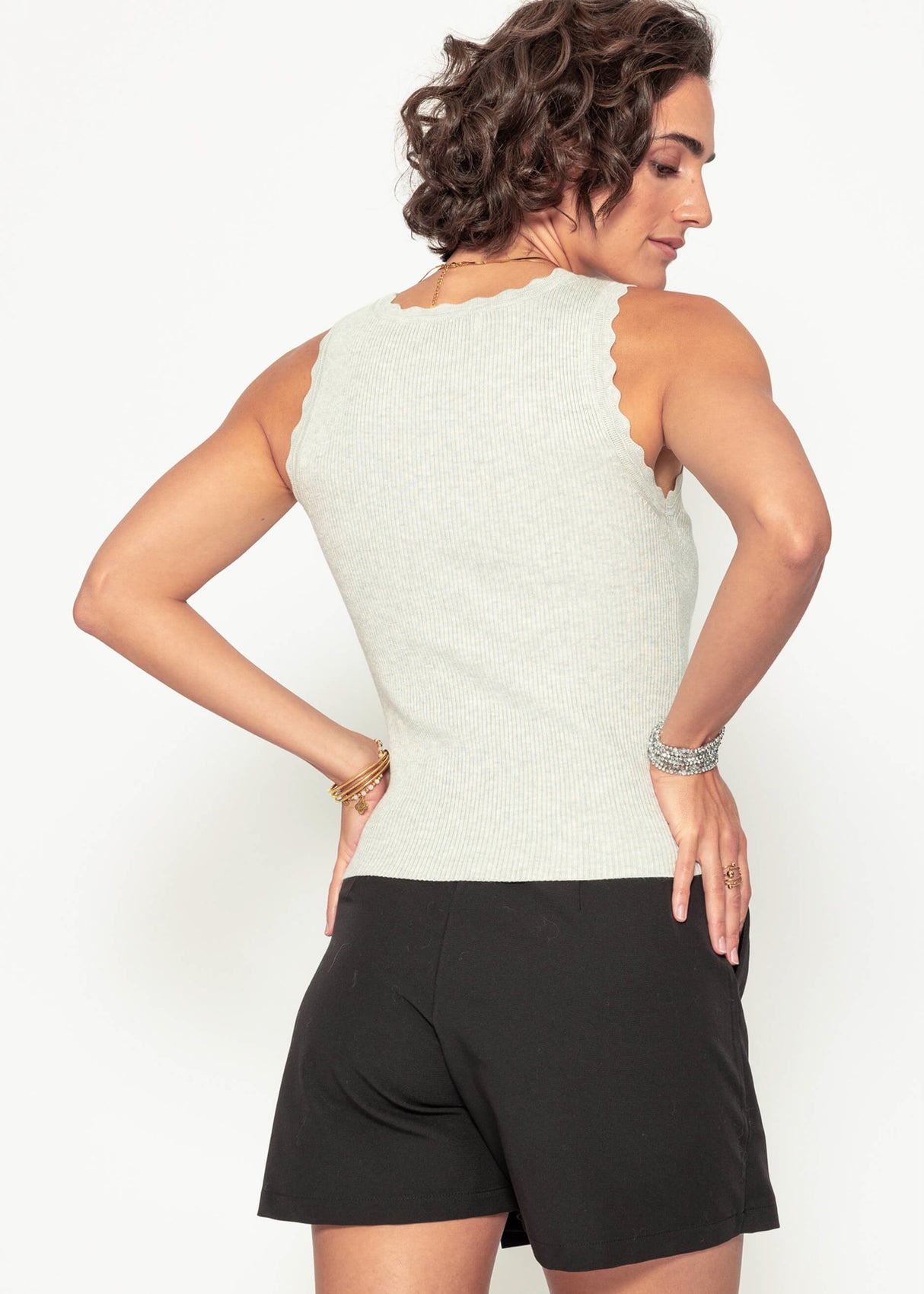 Tank top with scalloped edge - light grey