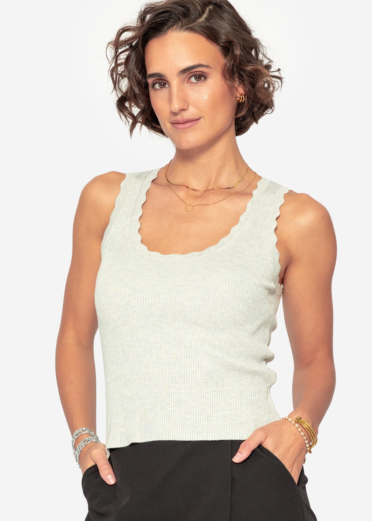 Tank top with scalloped edge - light grey