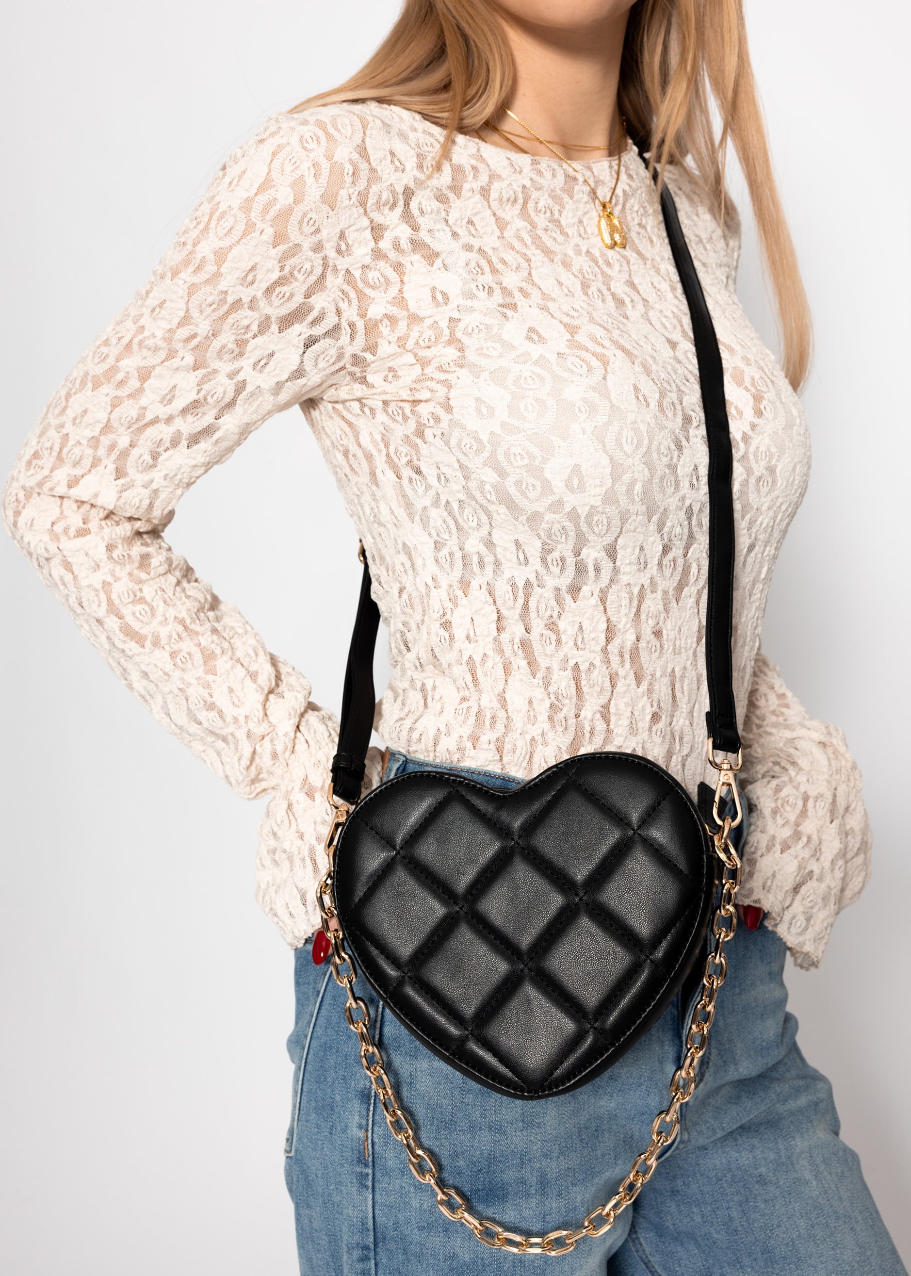 Heart-shaped bag - black