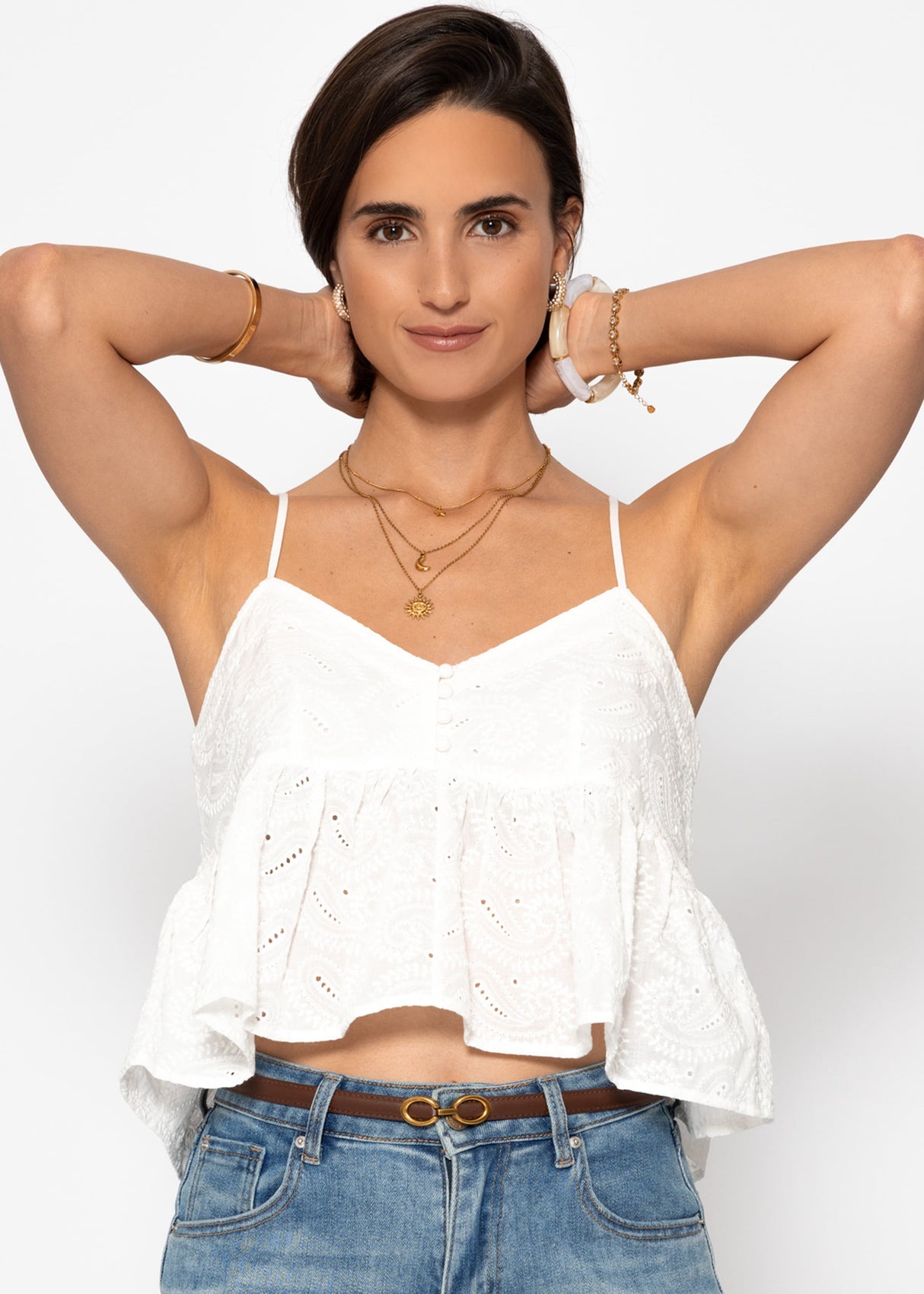 Top mit Volant und Lochstickerei - weiß