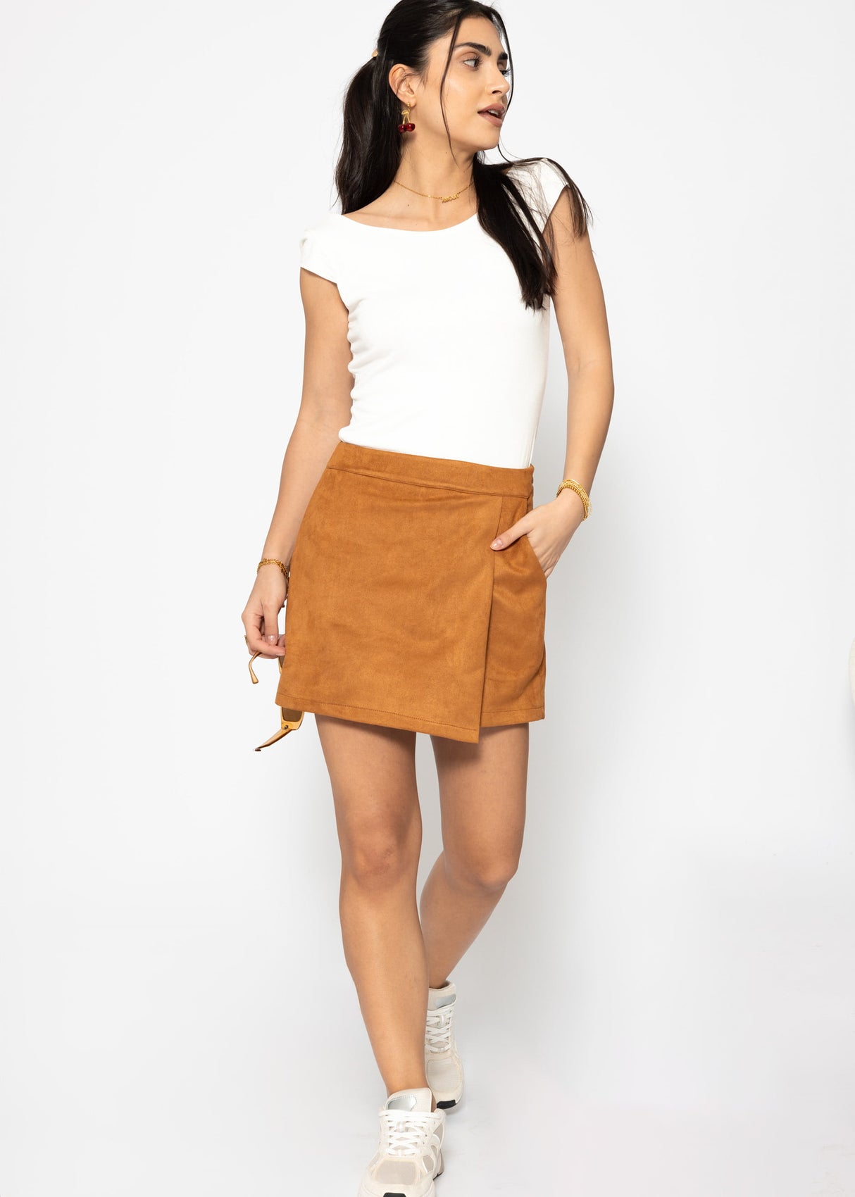 T-shirt with low back neckline - white