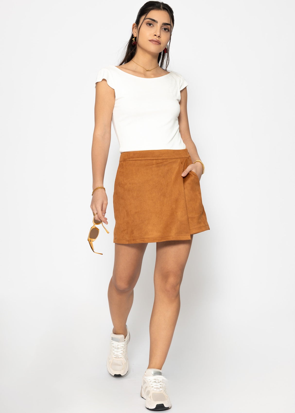 T-shirt with low back neckline - white