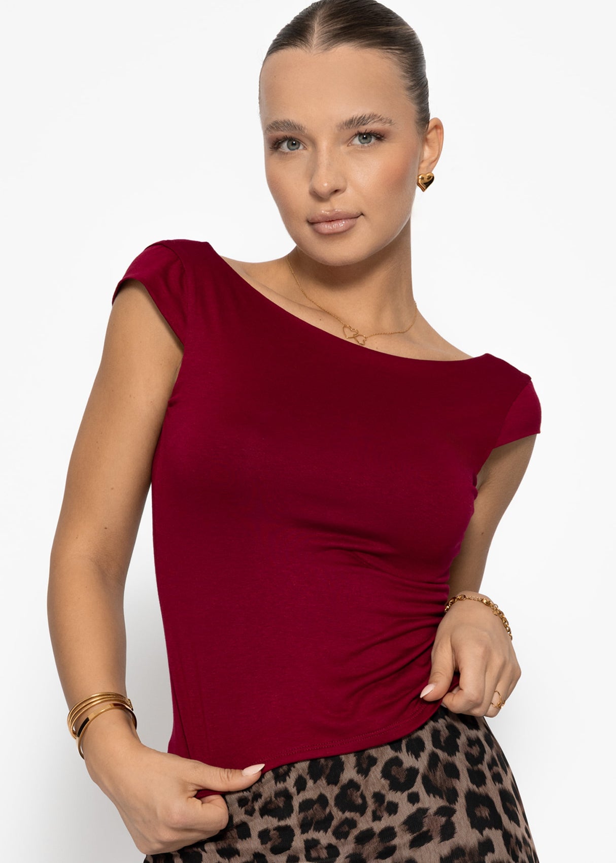 T-shirt with low back neckline - burgundy