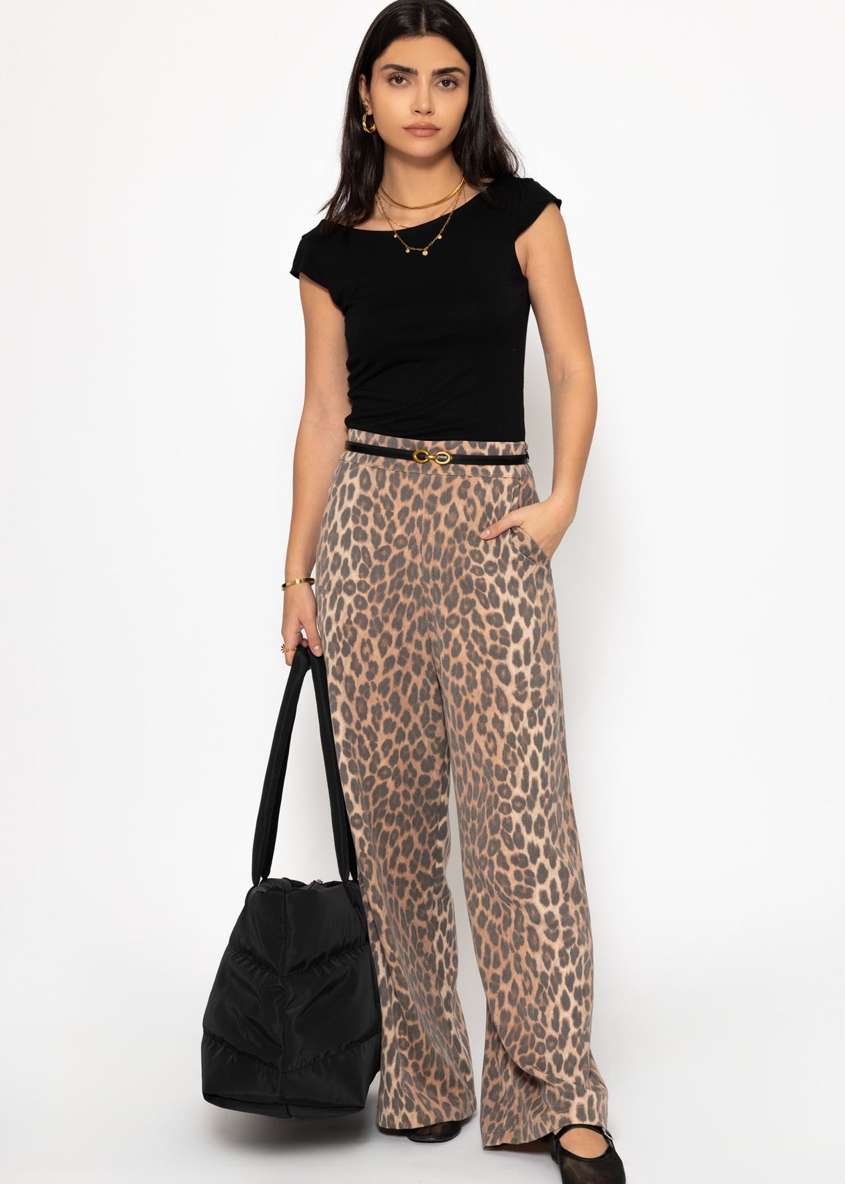 T-shirt with low back neckline - black